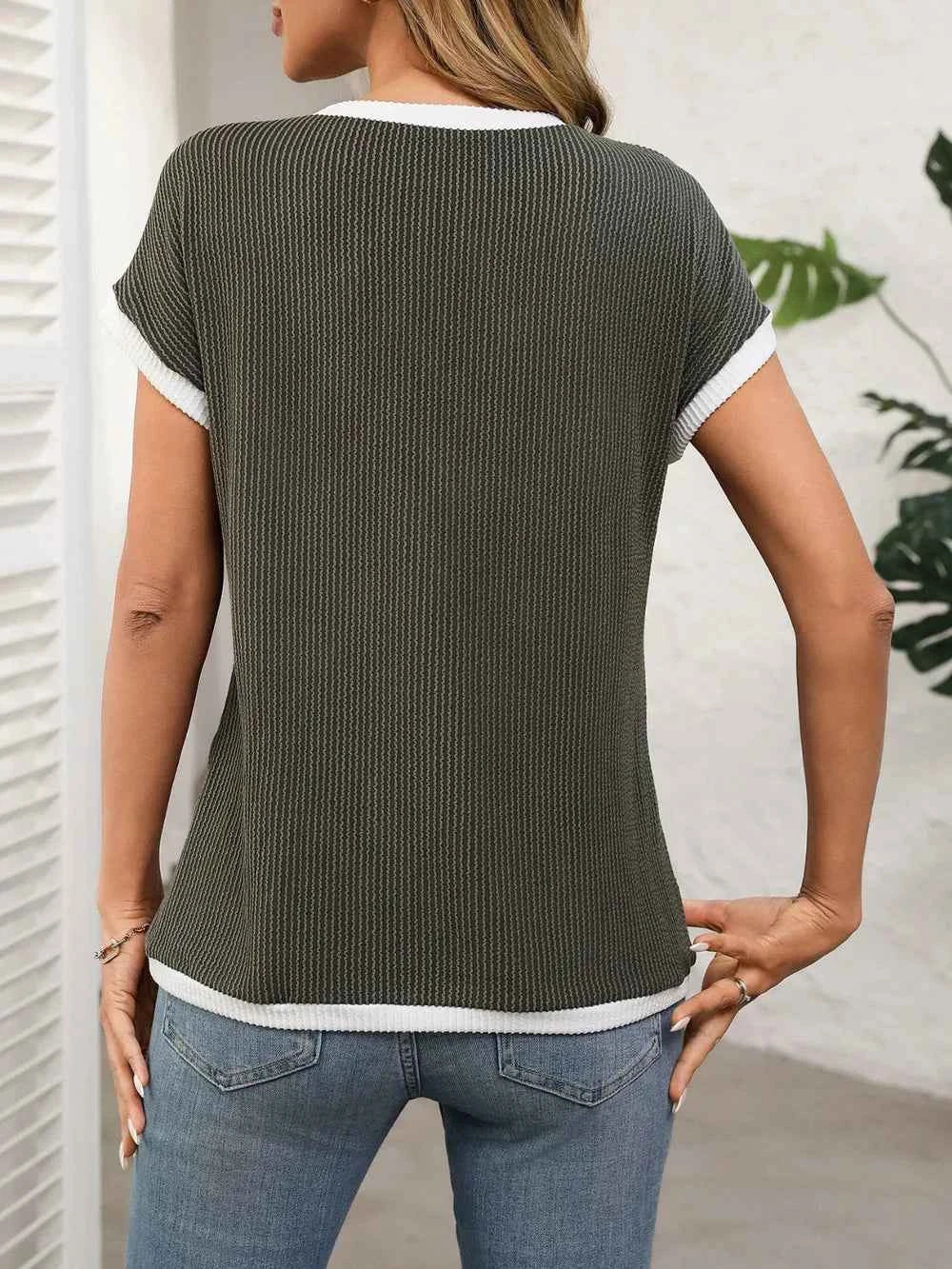 Contrast Trim Round Neck Short Sleeve T-Shirt 5745f33b-b42d-49c3-bd84-ba8b2439892e-Max