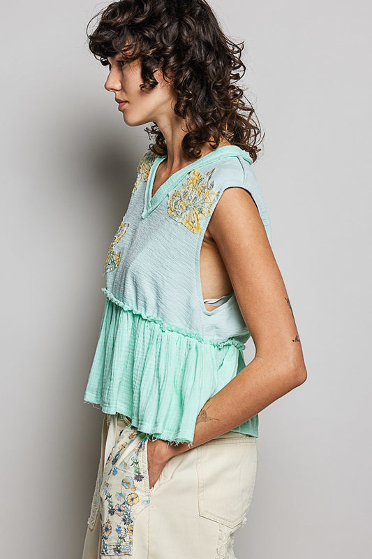 Floral Patch Ruffled Sleeveless Top with Raw Edge Detail 57e8e990-b8f9-4b44-b6f9-eb05da6dfb90-Max