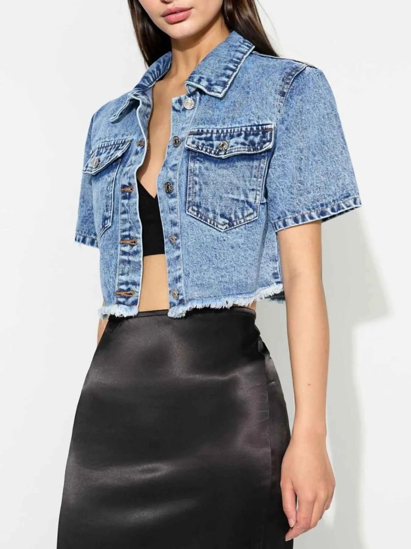 Cropped Short Sleeve Denim Jacket with Frayed Hem 586e112e-f938-4b1c-ba24-d02a96c6957f-Max-Origin