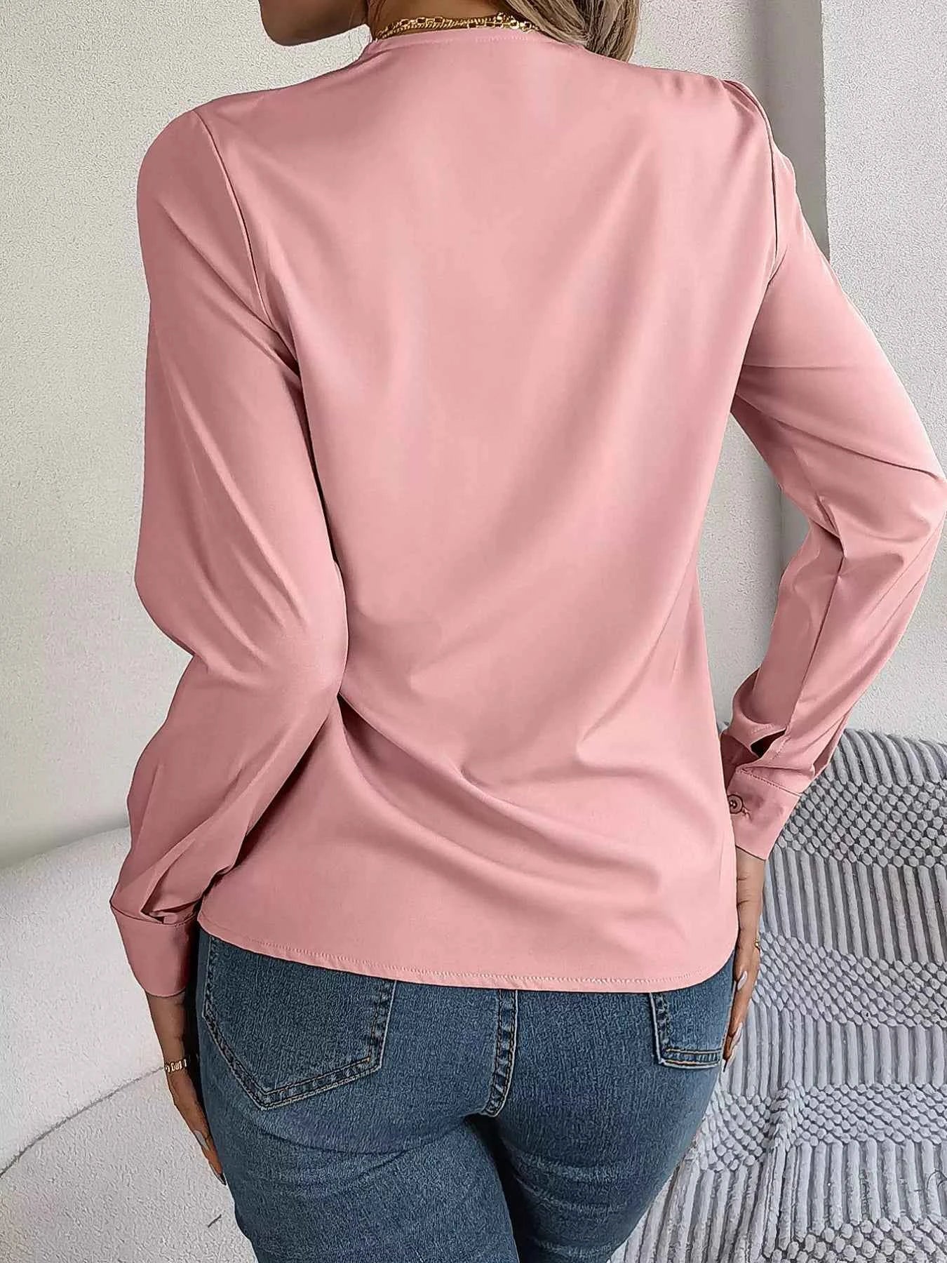 Layered V-Neck Long Sleeve Blouse 58807286-cf27-4be6-8af8-c09eeb66b2b7-Max-Origin