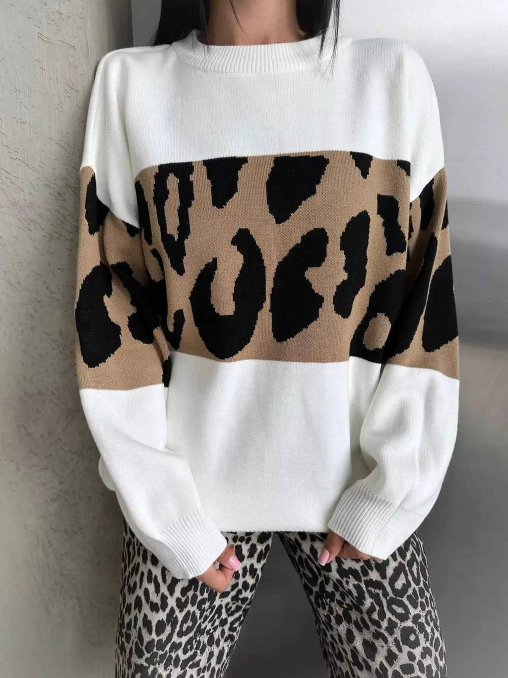 Leopard Color Block Round Neck Sweater 58d75afe3ee8472b985528471e3a0742-Max-Origin