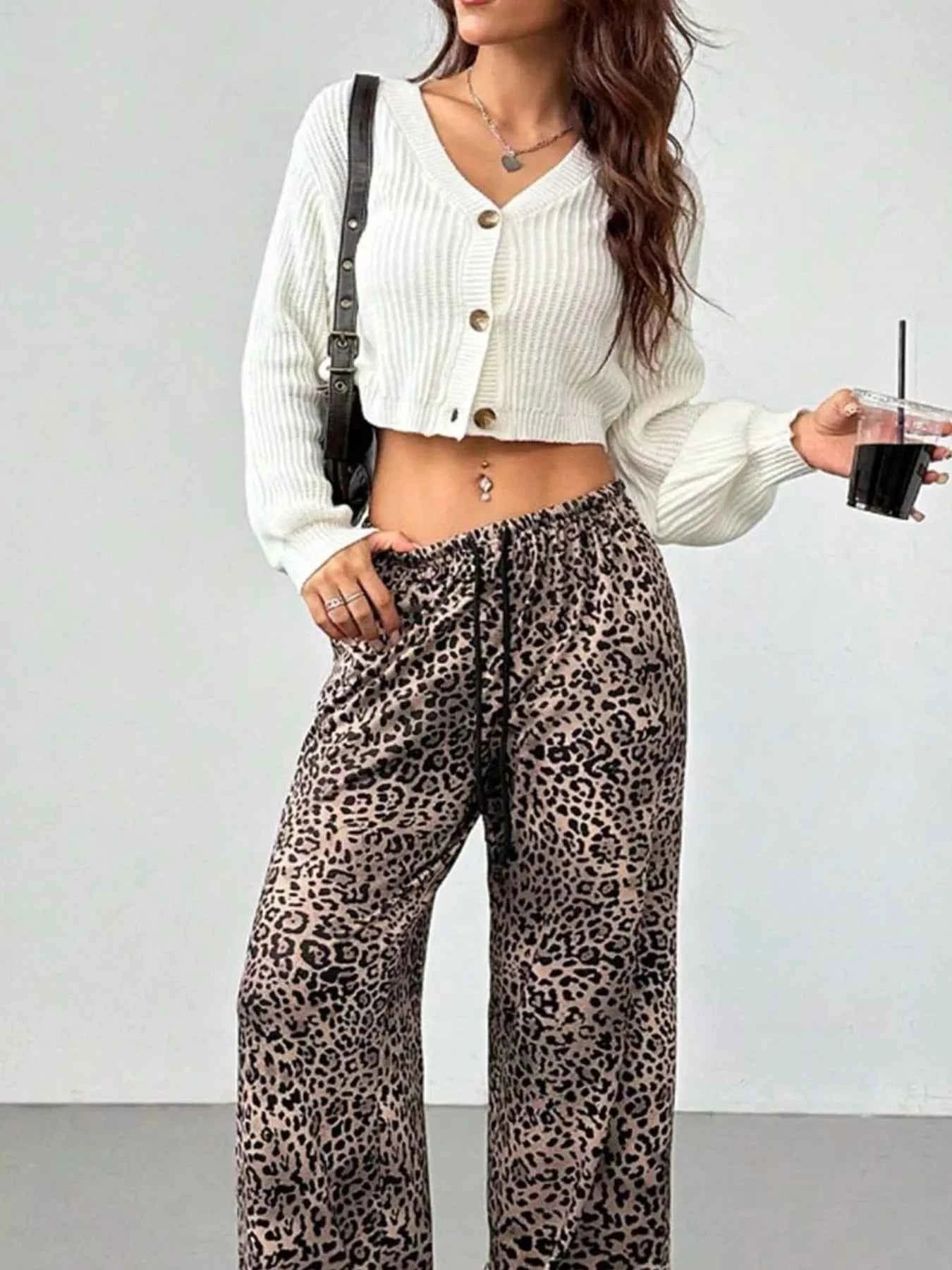 Button-Up Cropped Cardigan 59bd8bcb-fb97-4424-aec0-de21242d8360-Max-Origin