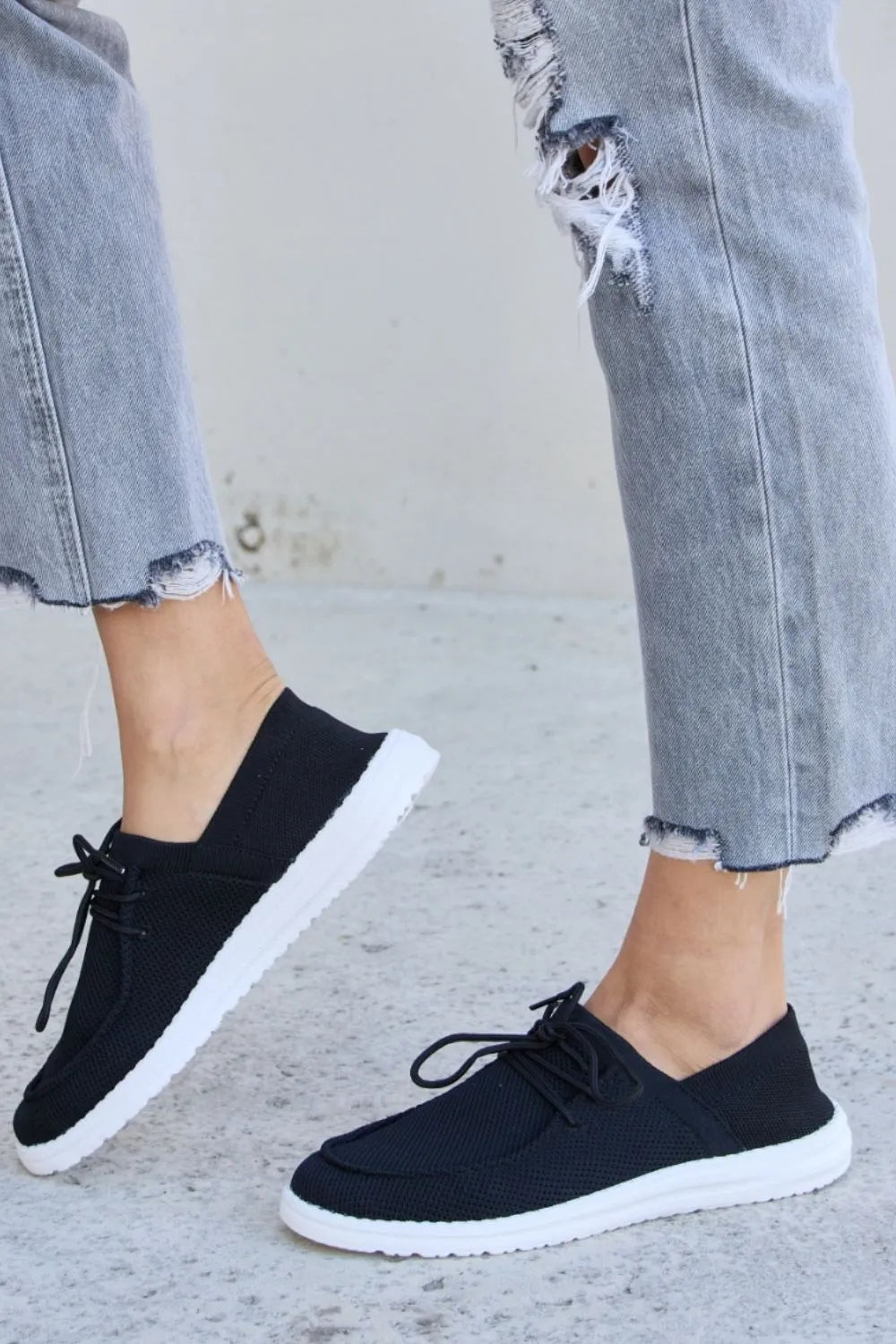 Forever Link Flat Round Toe Lace-Up Sneakers 5a3b4428-dc81-4ff7-8652-bb403961606d-Max