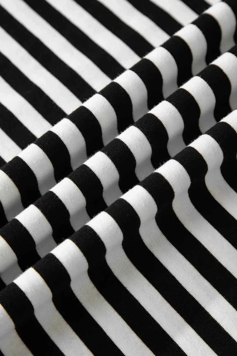 Striped Print V Neck Delicate Trim Casual Tee 5a8cf5b8-541e-4ab1-bde8-a61eae41144e-Max-Origin