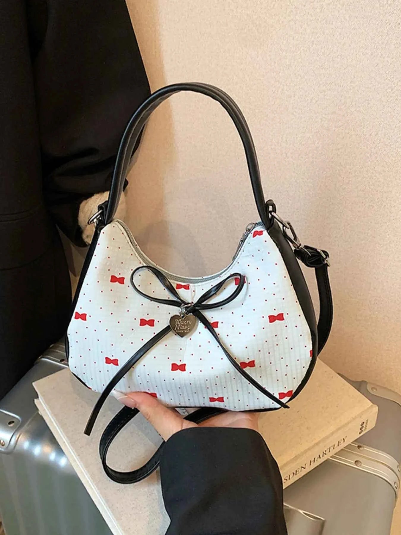 Printed Bow Shoulder Bag 5ae297ba-fb83-404e-8aa7-70649b13b4f2-Max-Origin