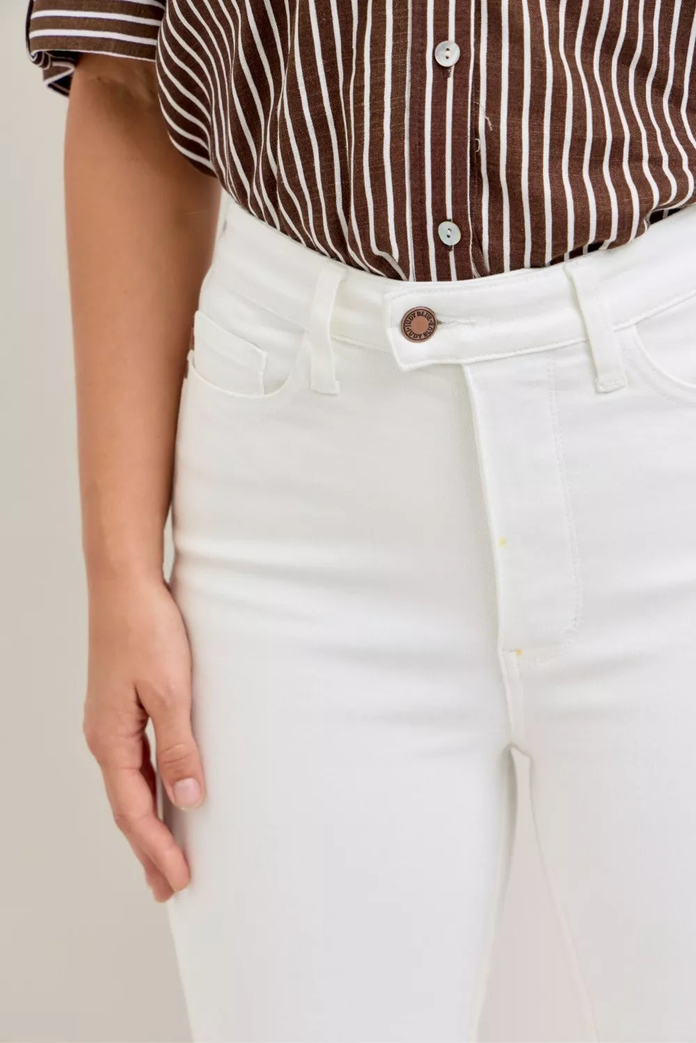Judy Blue High Waist Extended Waistband Capri Pants with Spade Pockets 5af6d4cafdff4efcb19482f634751202-Max-Origin