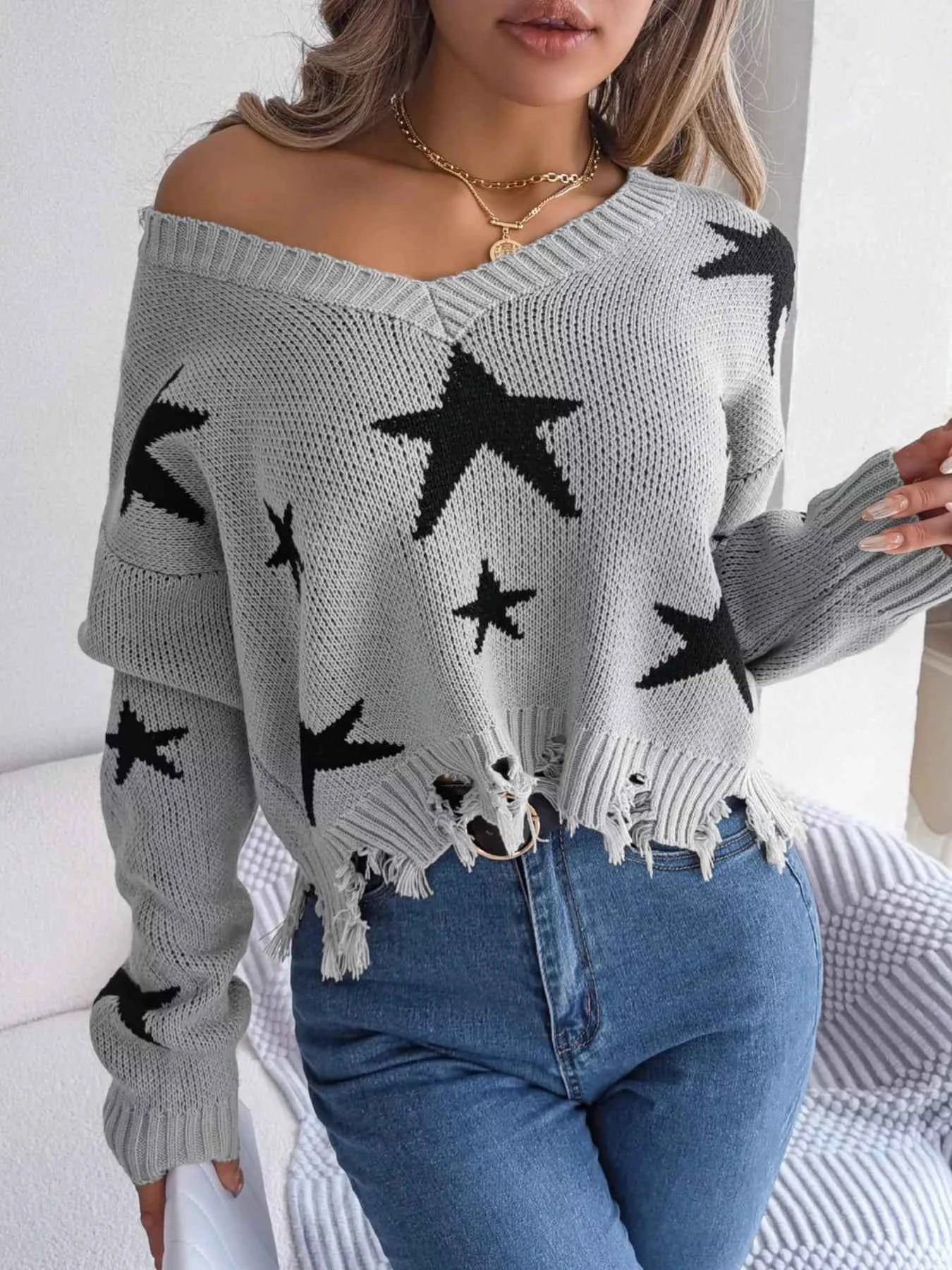 Star Pattern V-Neck Distressed Sweater 5b1d0f11-18d0-4b7b-81fa-94cd67db1b30-Max-Origin
