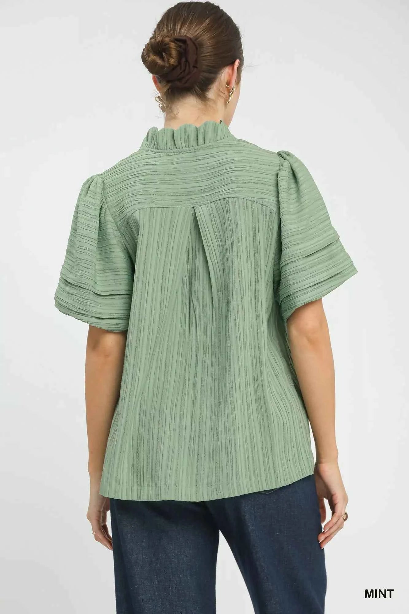 Umgee Seersucker Bubble Sleeve V-Neck Blouse 5ba61e95-71ad-4f4f-886b-3189f8f3461d-Max-Origin