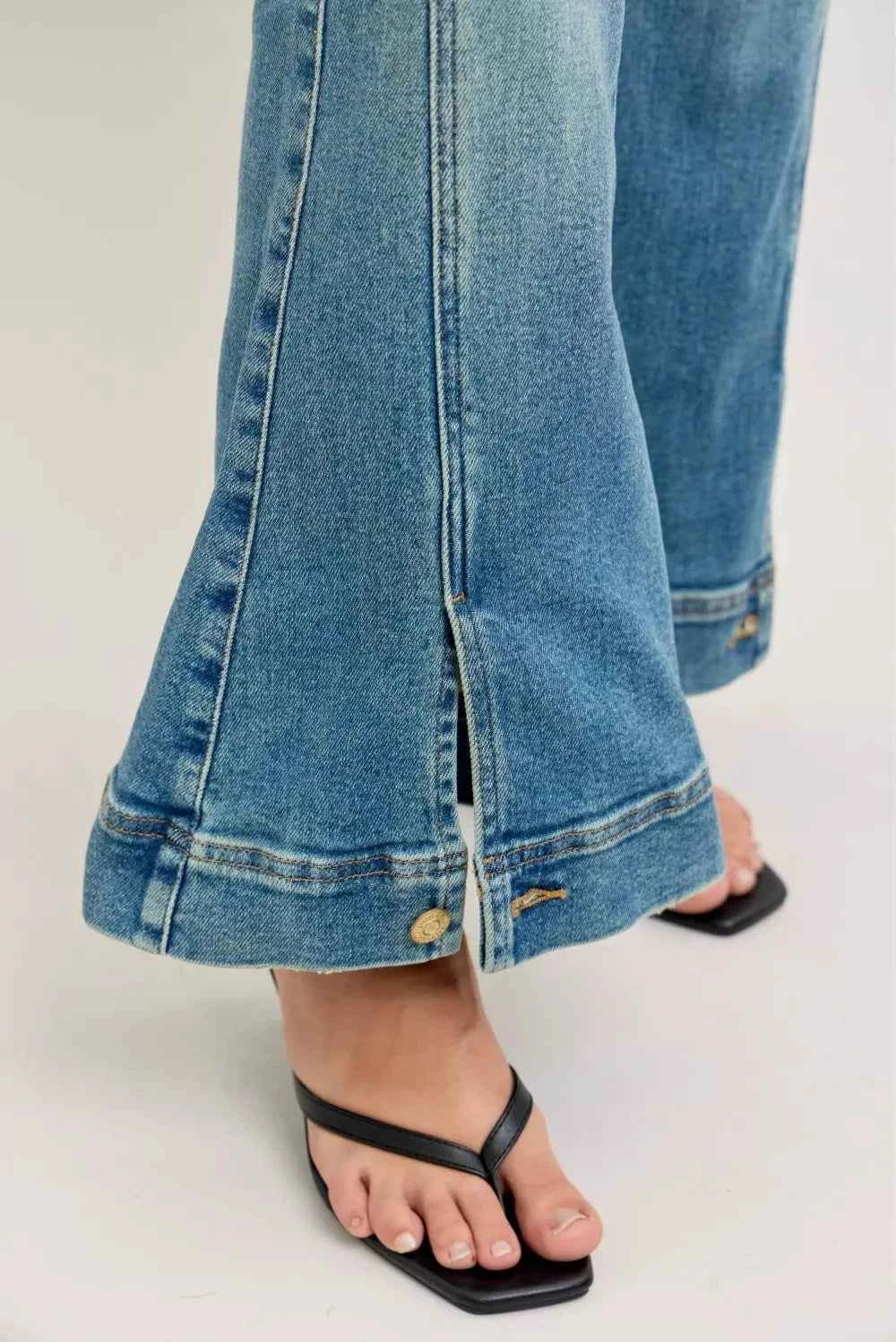 Judy Blue High Waist Vintage Wash Flare Jeans 5bc1a10223e54310b75f1f752e384c07-Max-Origin