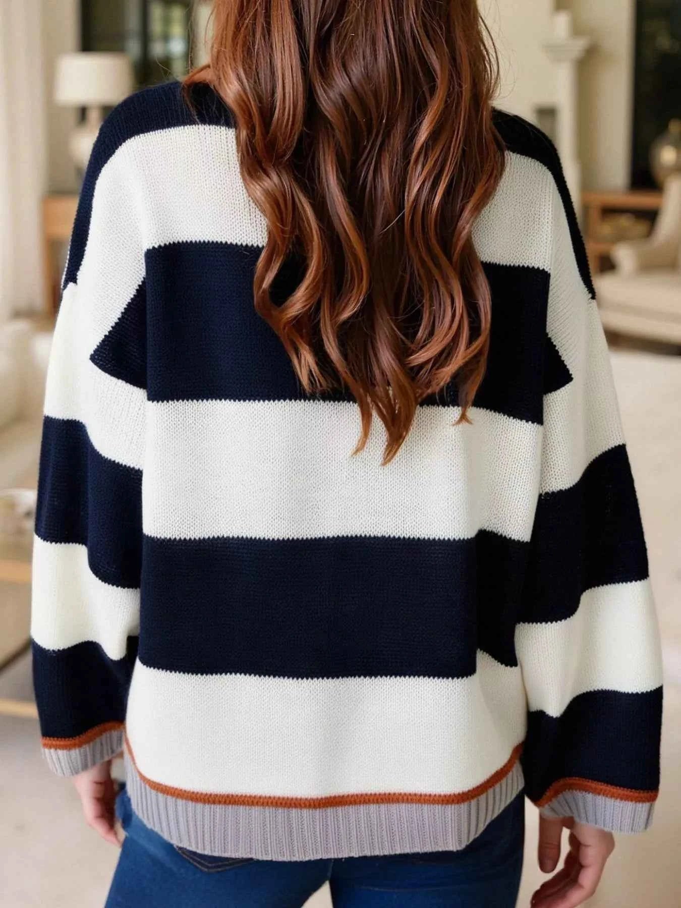 Color Block Round Neck Sweater 5bff0a37-a6ce-430d-8bdf-8159bc5e4fe7-Max-Origin