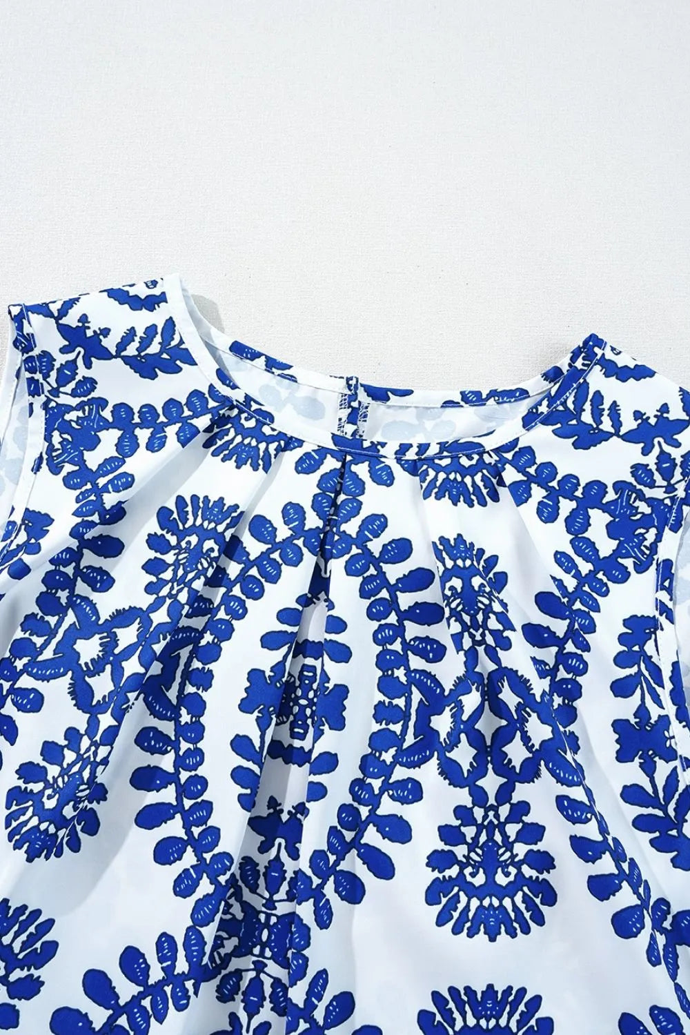 Printed Crew Neck Sleeveless Top 5d67cd31-410a-41f9-9354-3b3ee991d4e3-Max-Origin