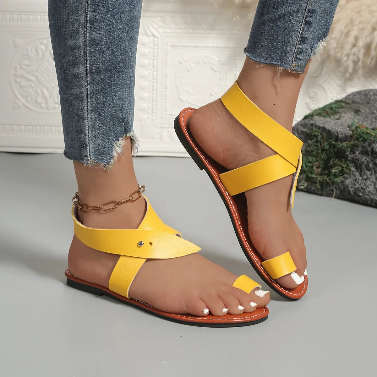 Toe Loop Flats Sandals 5dc0f4b9-6c48-4c7b-b5ea-3a0893c15025-Max-Origin