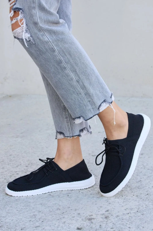 Forever Link Flat Round Toe Lace-Up Sneakers 5e450c04-d8ae-4cfe-a4ac-e86c6c156853-Max