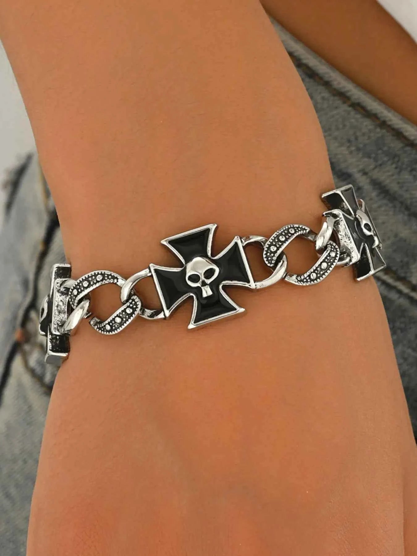 Gothic Skull Cross Chain Bracelet 5ef36340-f04a-44d7-bc2f-e765ab9bd84b-Max-Origin