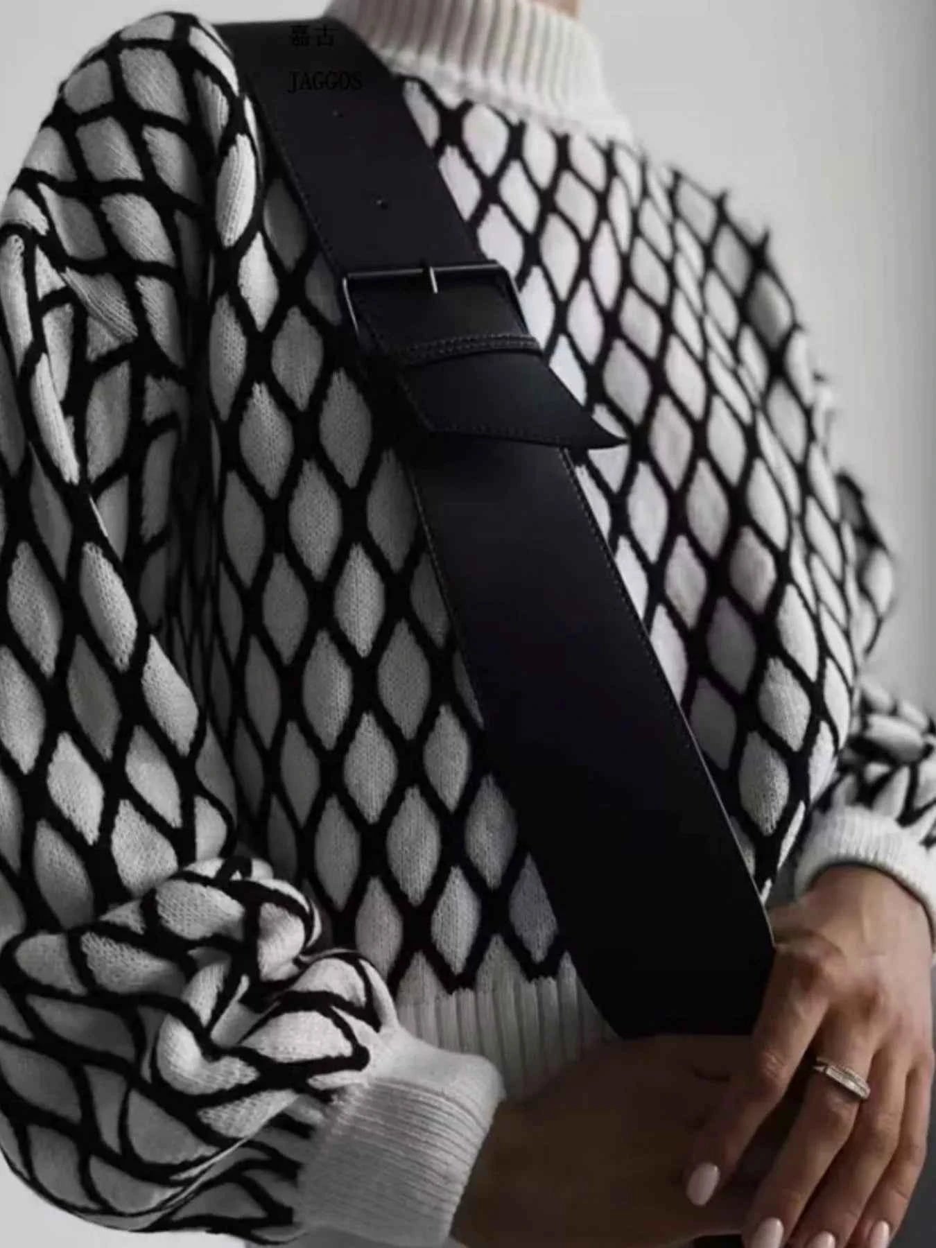 Geometric Pattern Turtleneck Sweater Black 5efb52a7-92ec-4528-86cb-30baf374ac68-Max-Origin