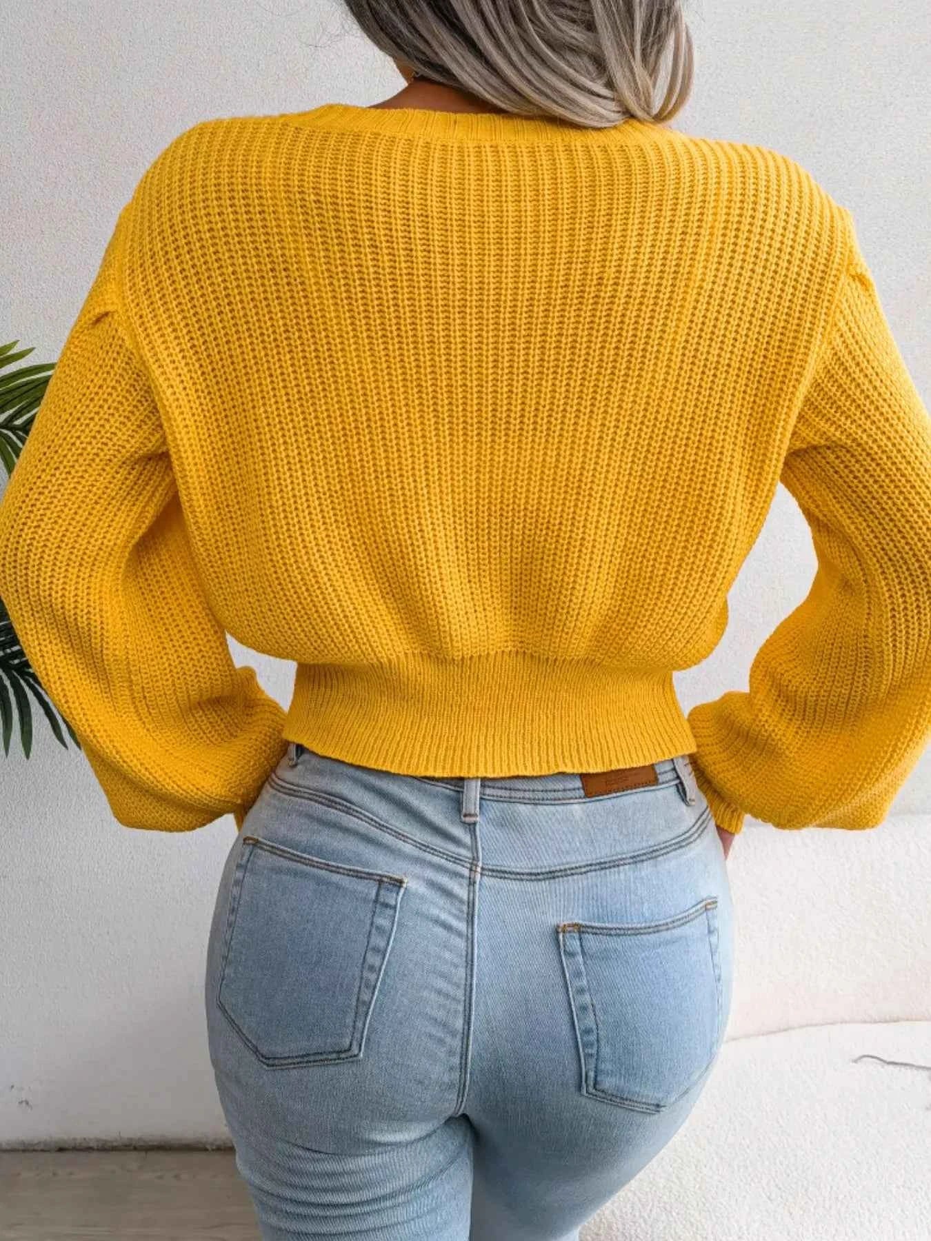 Cable Knit Round Neck Cropped Sweater 5fb8cd5c-2d62-485c-9b13-aa3ccc0a720f-Max-Origin