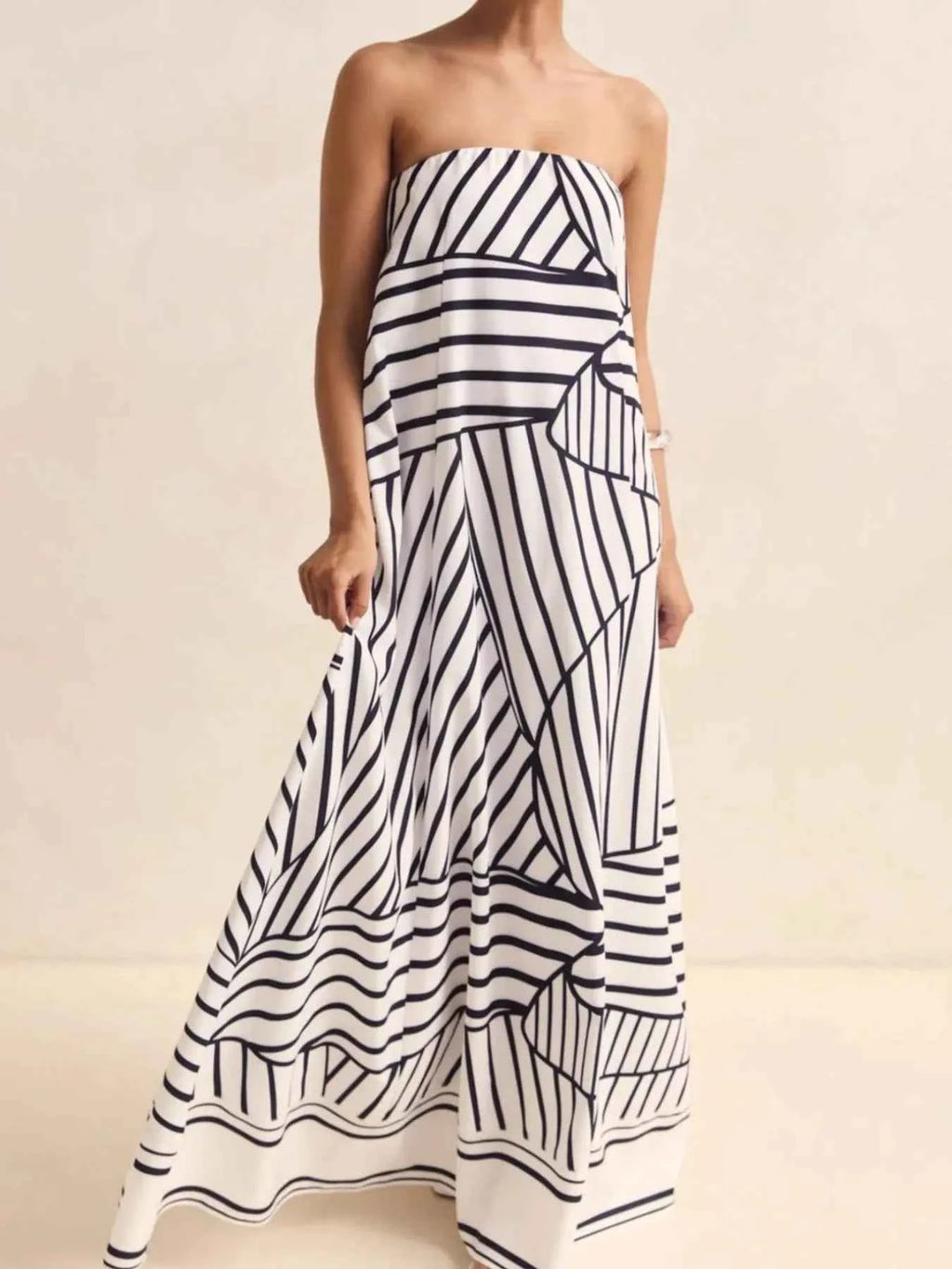 Smocked Printed Tube Maxi Dress 6003aba1-c3cb-48fa-8fd4-9b36e256ca5d-Max-Origin