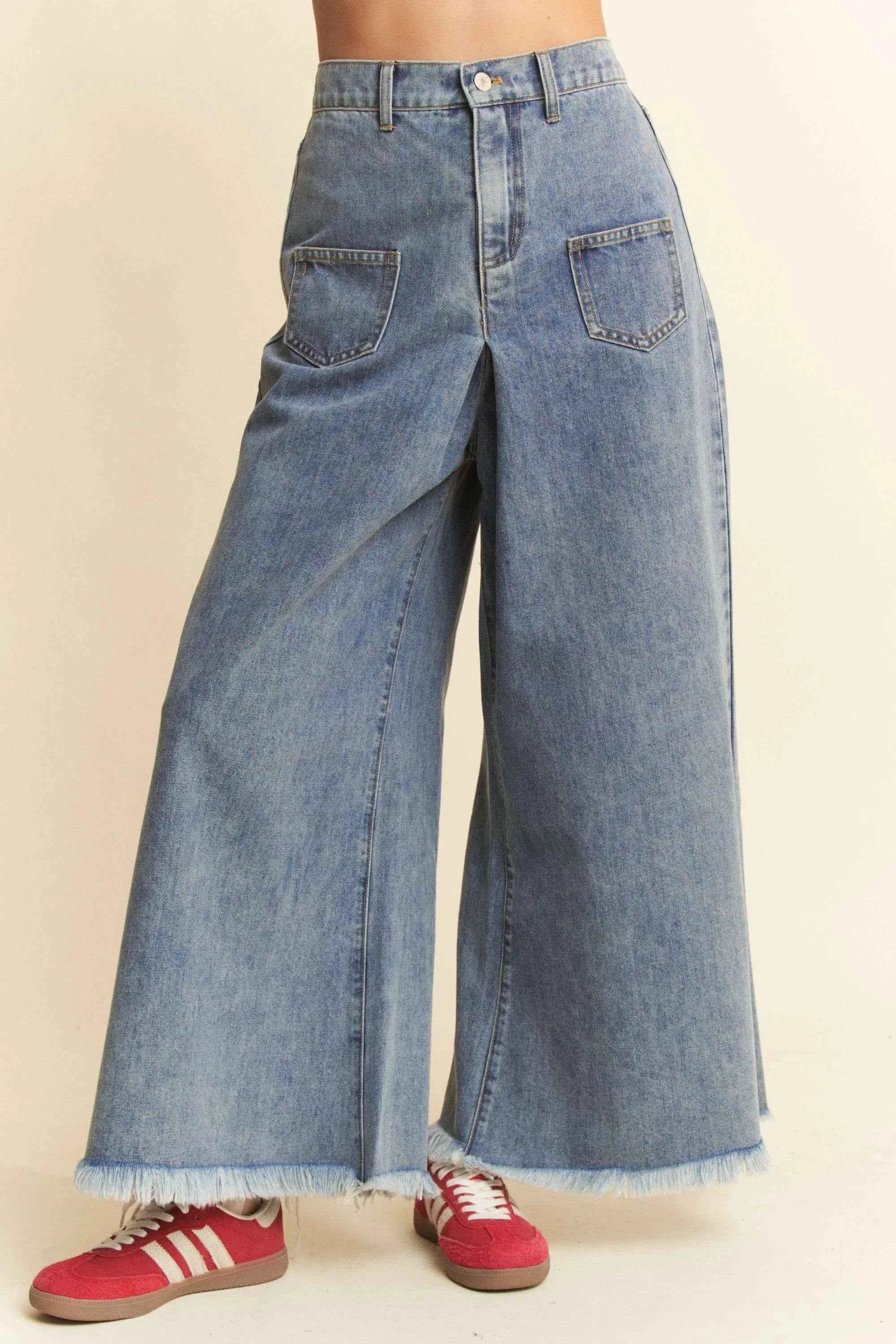 Davi & Dani Patch Pocket Wide Leg Culotte Jeans LIGHT DENIM 60acade5faa14c708e9e4c5959f719d0-Max-Origin
