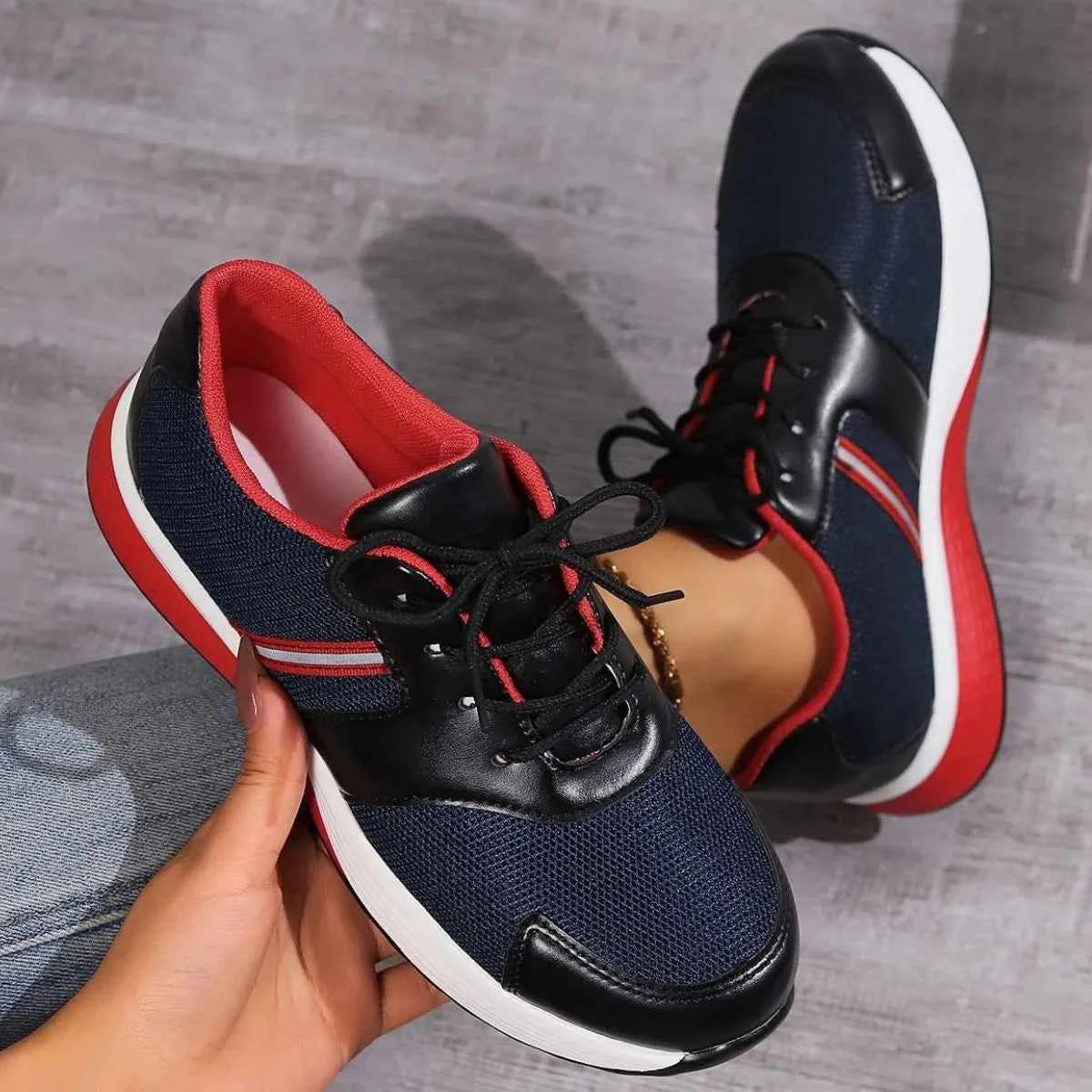 Round Toe Platform Sneakers 61c18621-262d-4016-80de-e9692e8ed9bc-Max-Origin