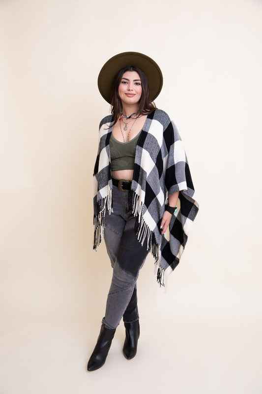 Buffalo Check Tassel Poncho White Black Default 6236511b-3eff-425e-ba95-c0ad9c579463_68be7720-9f21-4f43-bb40-cbd2d1d8bda1
