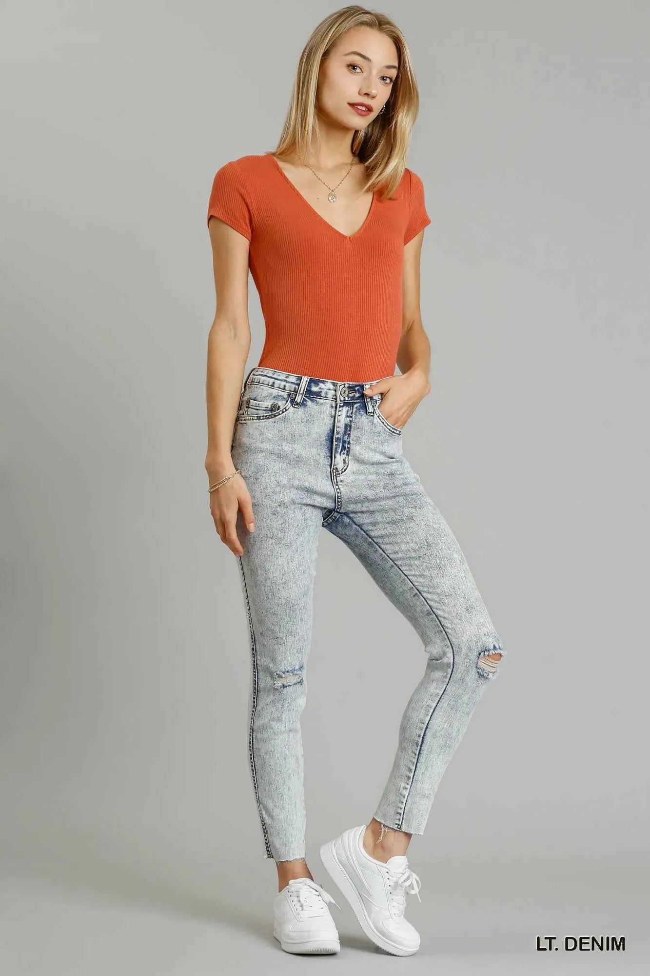 Umgee 5-Pockets Distressed Detail Stretch Denim Skinny Jeans with Unfinished Hem LT. DENIM 62ae9d9b-4c86-4e0f-b35a-7b84163438c0-Max-Origin