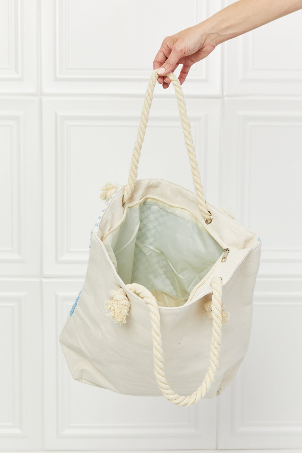 Justin Taylor Picnic Date Tassel Tote Bag 62c0bdf6b84845ef9285c54038a9ba34-Max