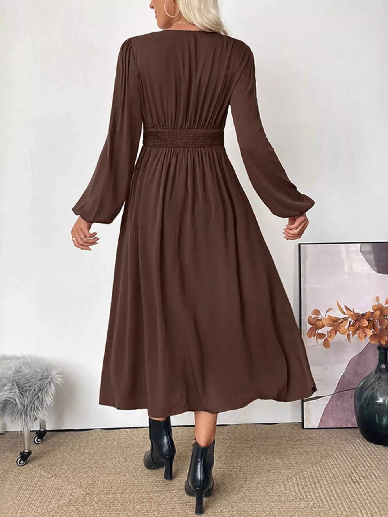 V-Neck Balloon Sleeve Midi Dress 62dd5db8a6bd4623bedbee6615280b25-Max-Origin