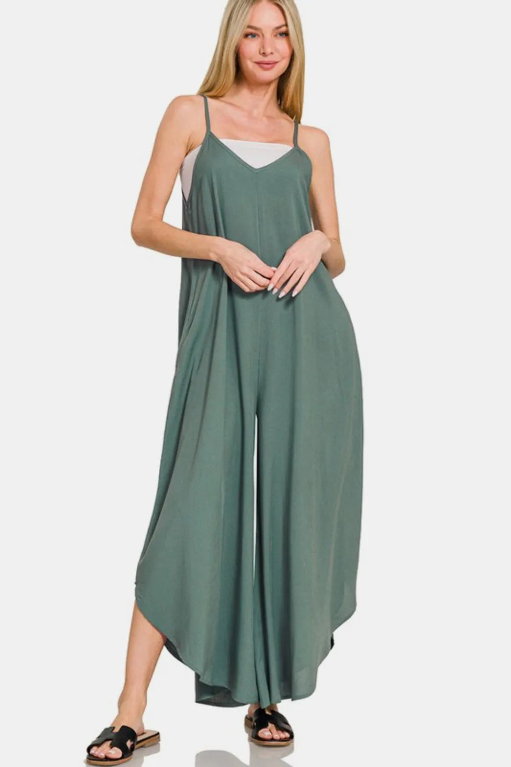 Zenana Sleeveless Curved Hem Wide Leg Overalls with Pockets 62f81c43-8ced-4f5f-aa1c-39bb054c7288-Max