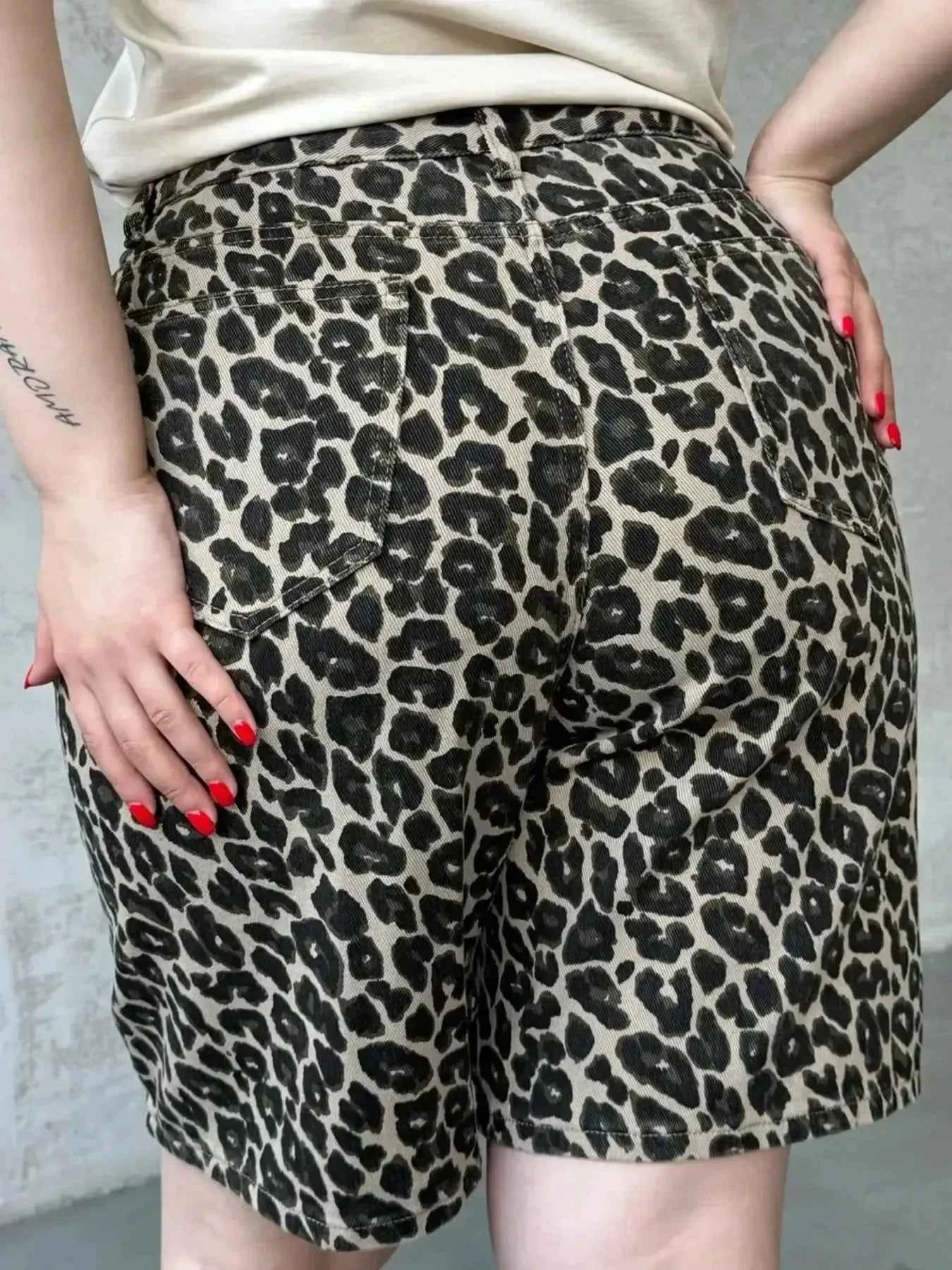 Leopard Print High-Waisted Casual Shorts 631730d7-c636-4b7e-b446-4ed5642fc264-Max-Origin