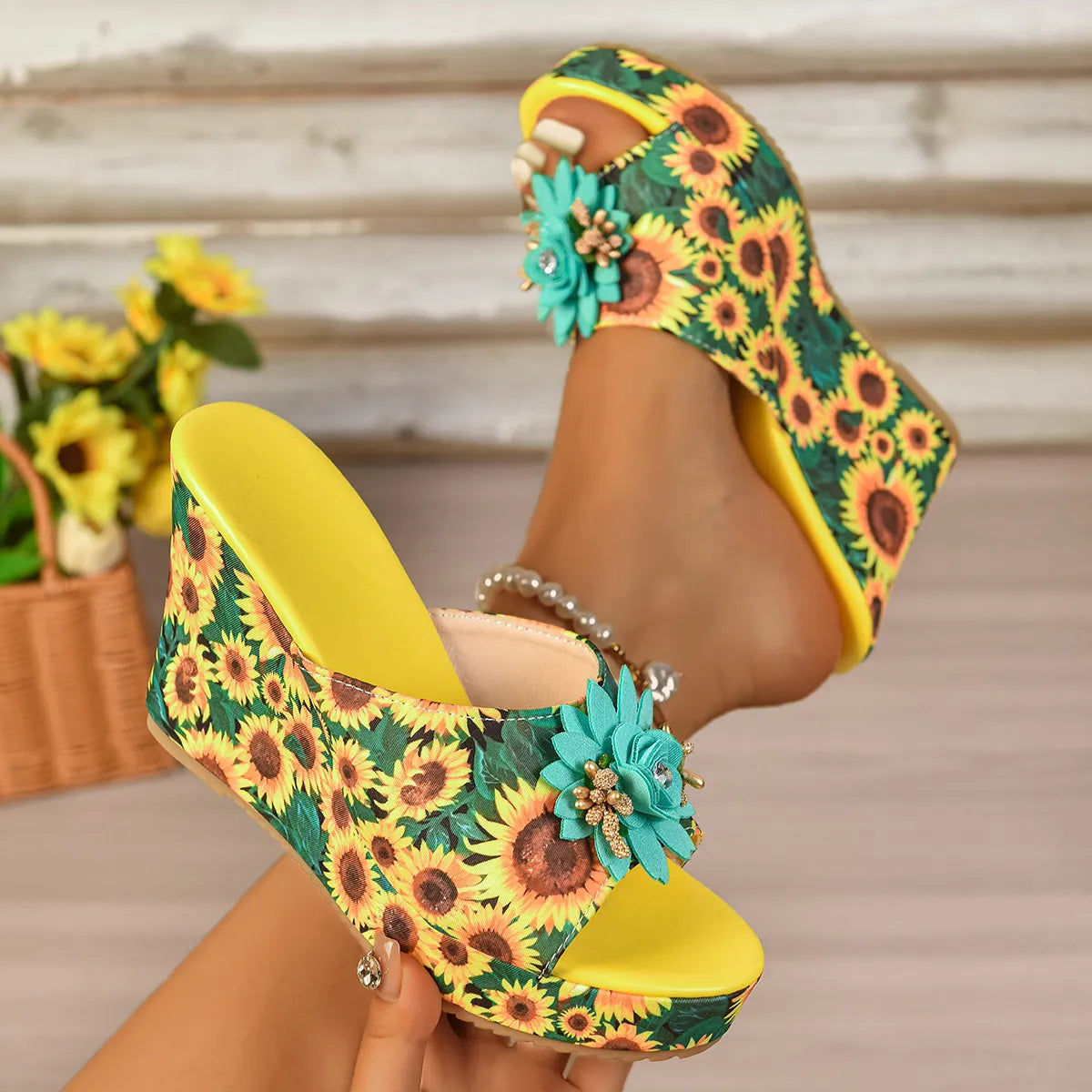 Open Toe Wedge Sandals Green 64a4e146-b6c7-4912-b2e4-85cc94313f16-Max-Origin