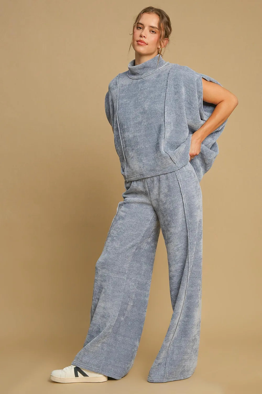 Umgee Solid Color Mock Neck Short Sleeve Top 65091112-396f-47fb-8f11-c1ca559f48a7-Max