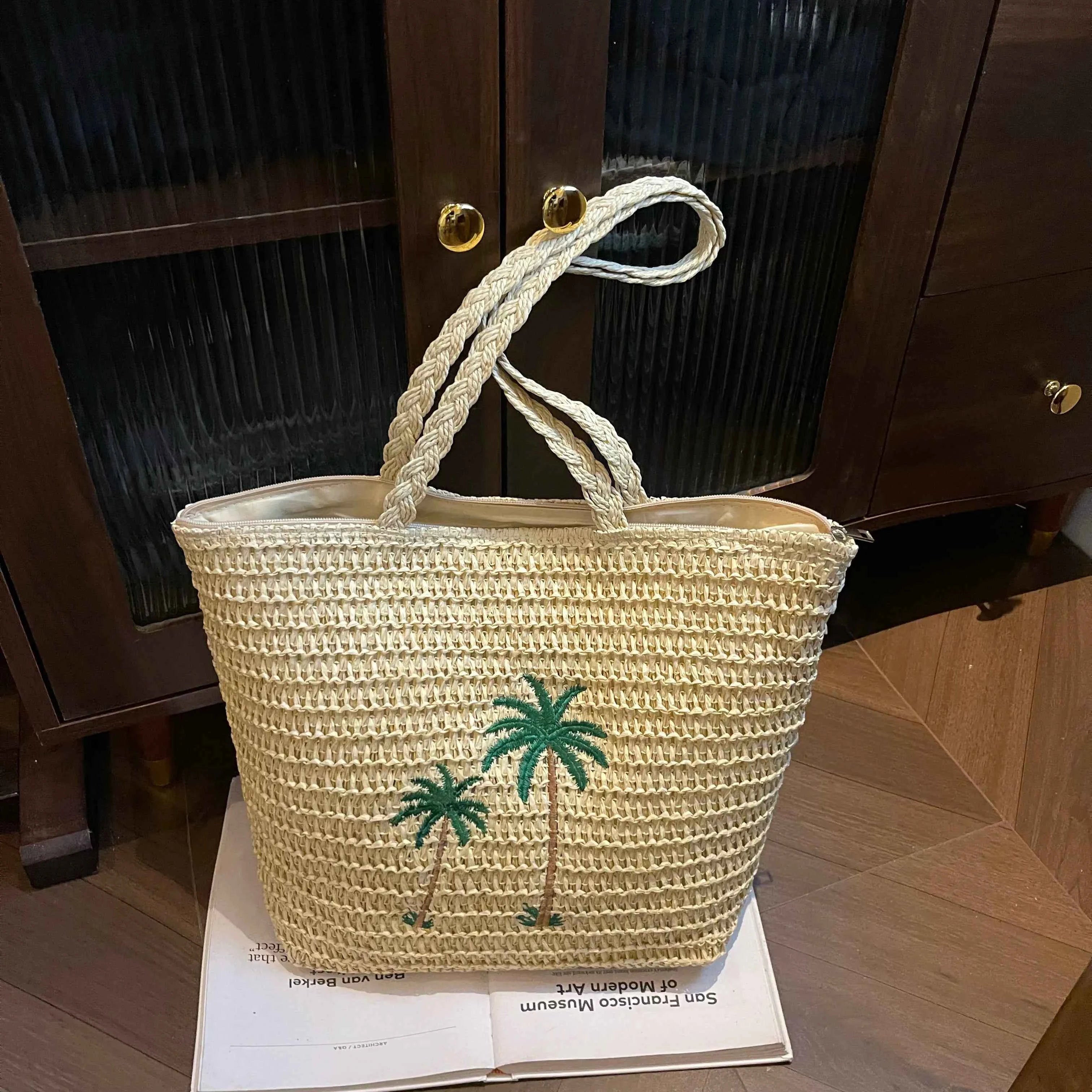 Palm Tree Woven Straw Shoulder Bag 65622066ca4e4d6a939fe58ace6ae279-Max-Origin