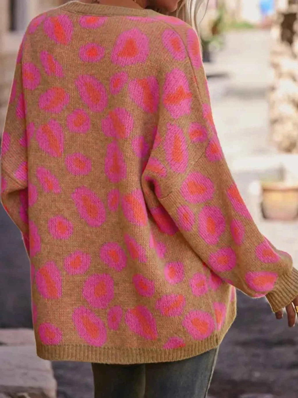 Leopard Oversized V-Neck Sweater 669e79c4-fe0b-46b3-8697-0dfae004582d-Max-Origin