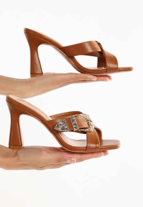 Mohaya Engraved Metallic Buckle Sandals 66ab4566-2de7-4b94-a56c-6e49c3d3e888