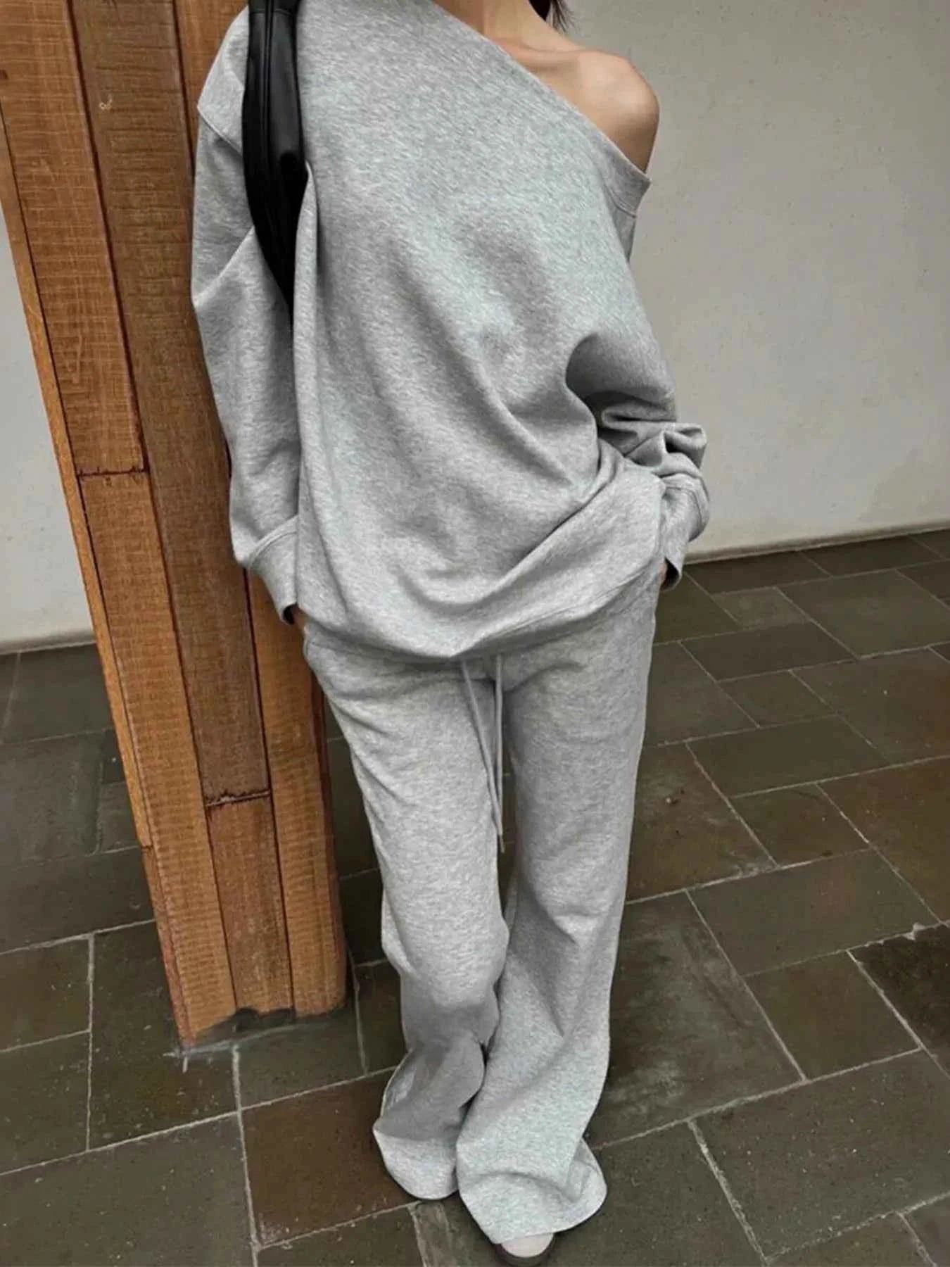 Off-Shoulder Top and Drawstring Pants Set 66e32a1899db4d02bad9ec7e5a449507-Max-Origin