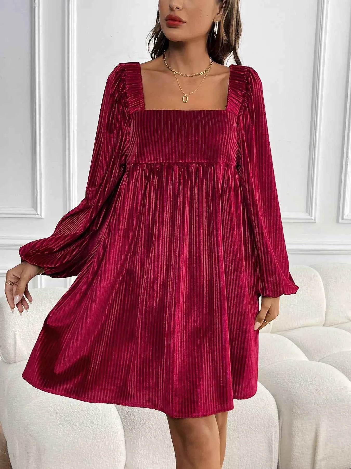 Velvet Square Neck Long Sleeve Dress 6712d39e0097475cbf8136af86ca10f2-Max-Origin