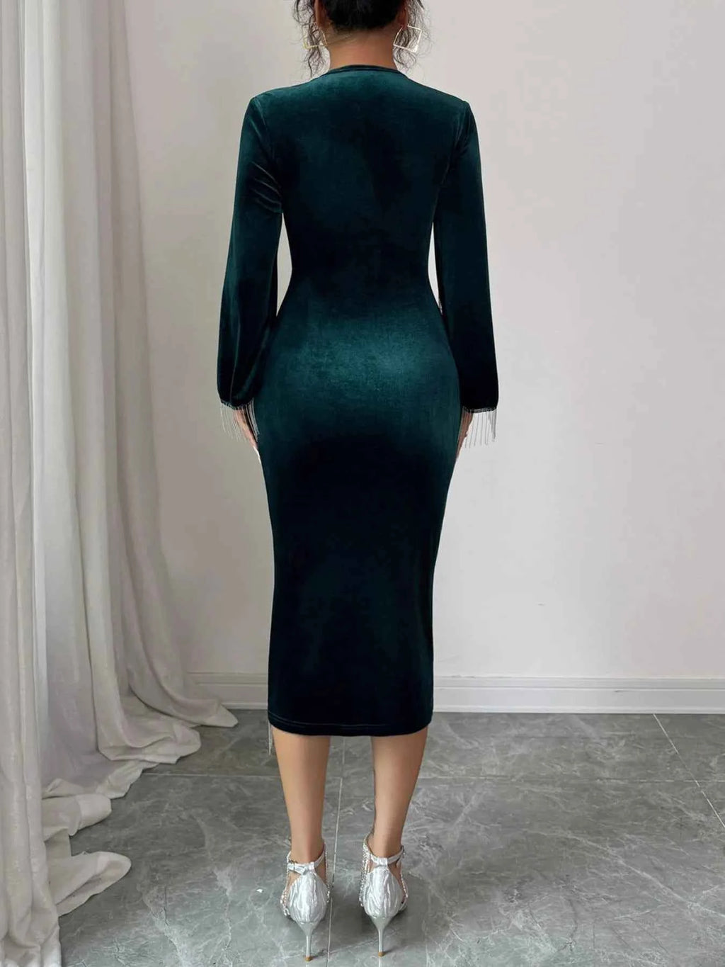Round Neck Slit Sleeve Dress 67bd414d-c7c1-4811-af4e-8928508d7506-Max-Origin