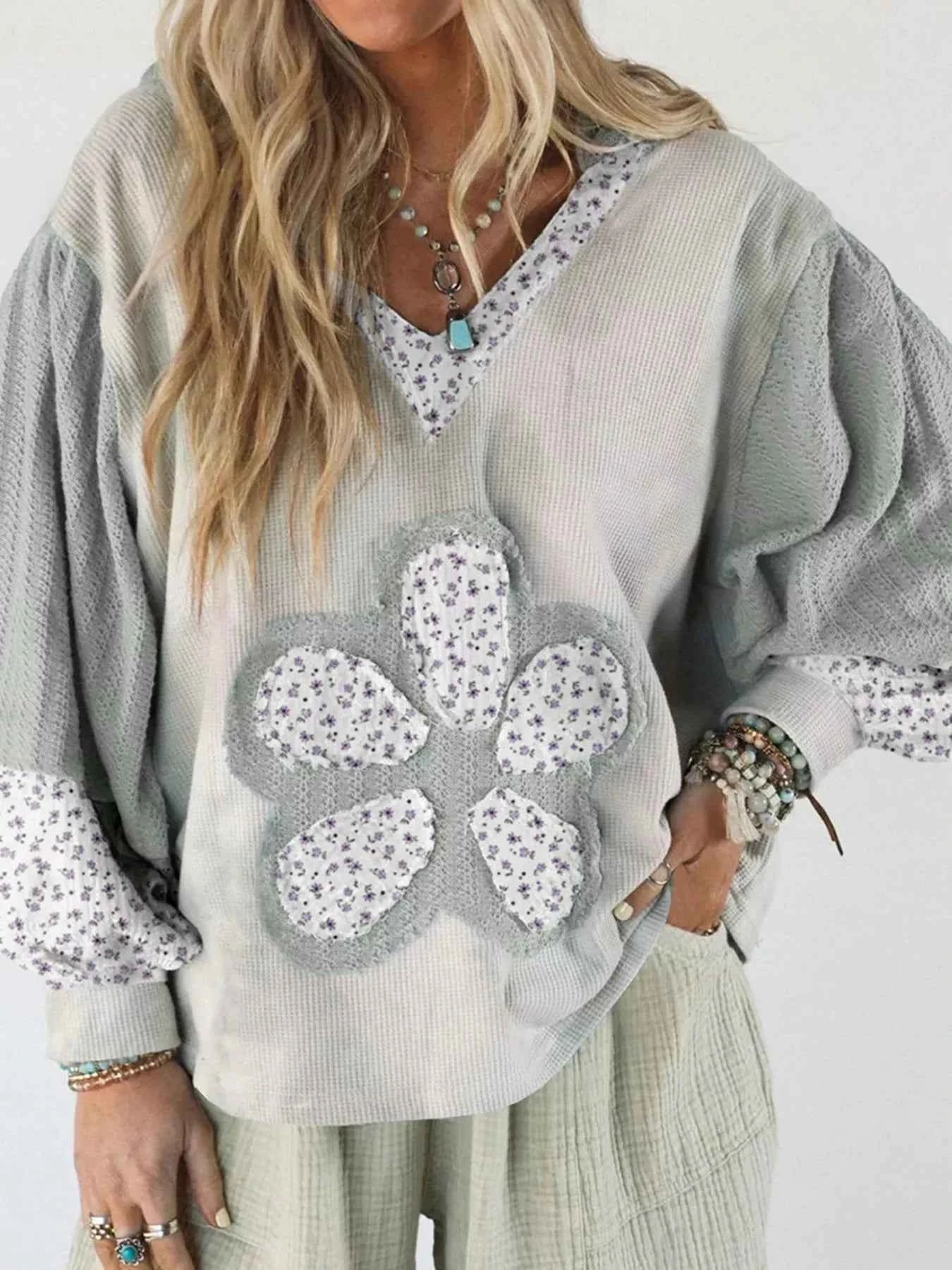 Floral Patched Waffle Textured V Neck Casual Hooded Top Light Gray 67ff4dbe554f46099472ecdbf67a37a0-Max-Origin