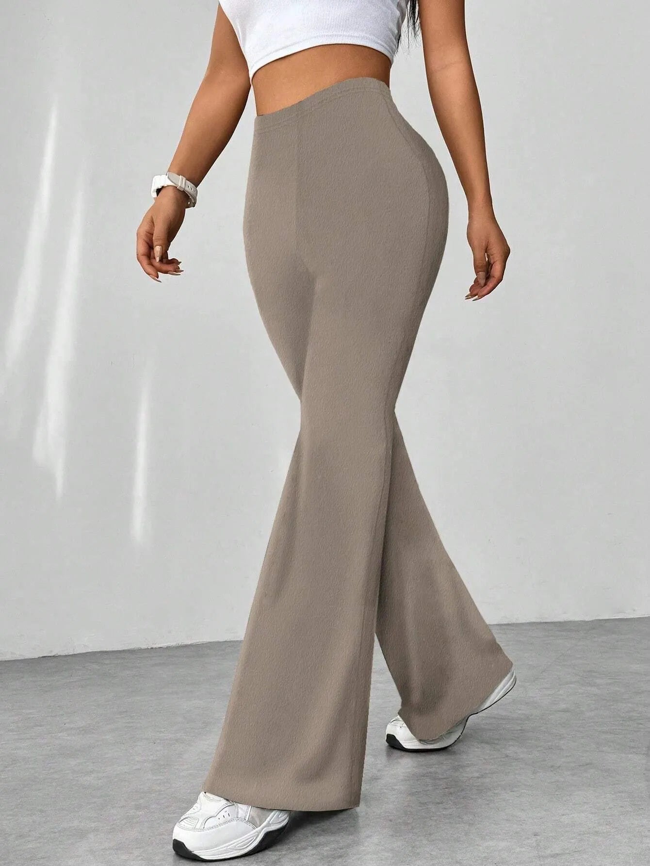 High Waisted Flare Pants 6808ee0c-005b-4686-a6ee-3f4ea635a3d9-Max-Origin