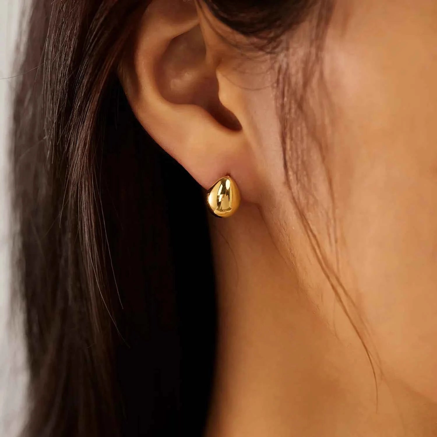 Minimalist Gold Teardrop Stud Earrings Gold One Size 6811c649-7adc-4127-9cab-8d3094ab6239-Max-Origin