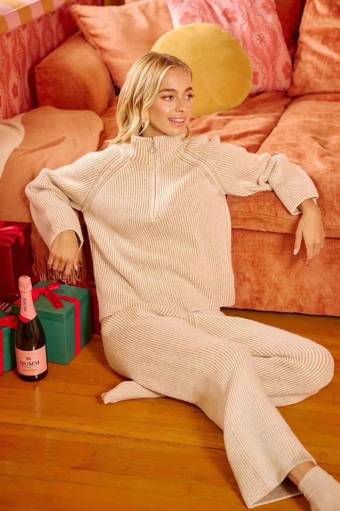 BiBi Two Tone Rib Texured Knit Collared Top with Zip Up 68688aef0569464cb1eb907224e45a15-Max-Origin