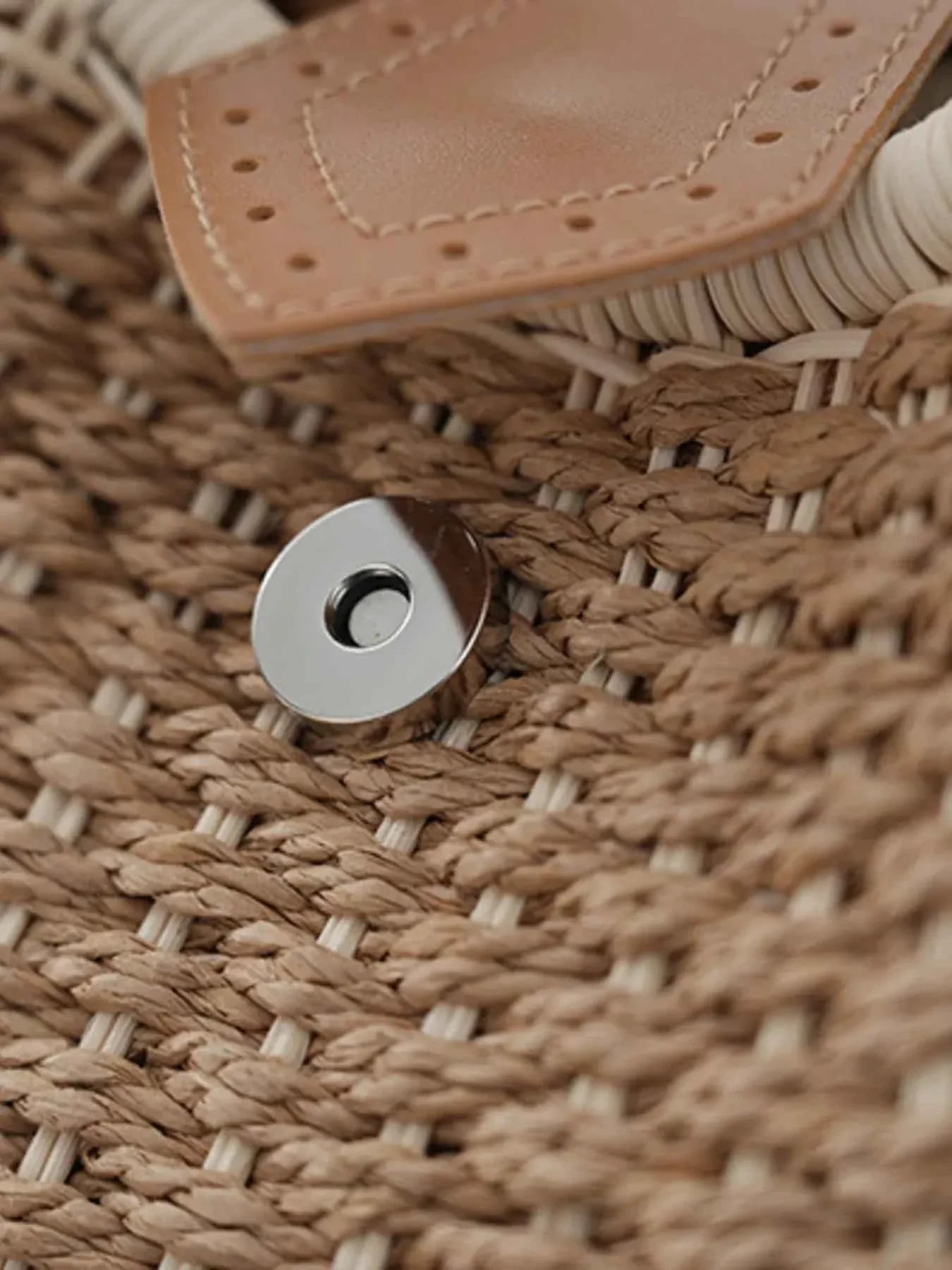Straw Braided Round Handbag 687472bc105d473499e7e905bb4e70cb-Max-Origin