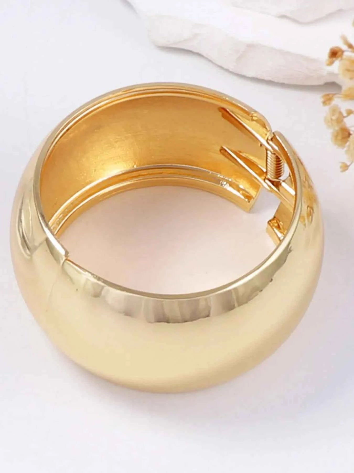 Zinc Alloy Wide Band Cuff Bracelet 68d3948d-ac42-4889-9986-2f8ee139d838-Max-Origin