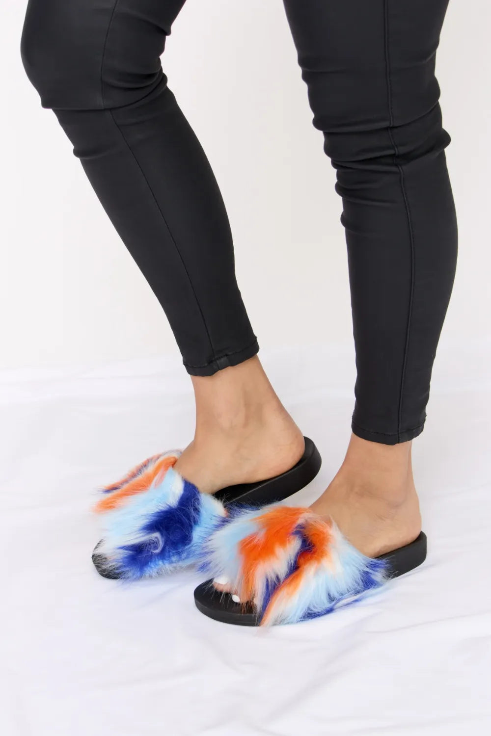 Forever Link Plush Open-Toe Sandals 68dad8df-04b8-48fa-b189-2afe2c04b732-Max