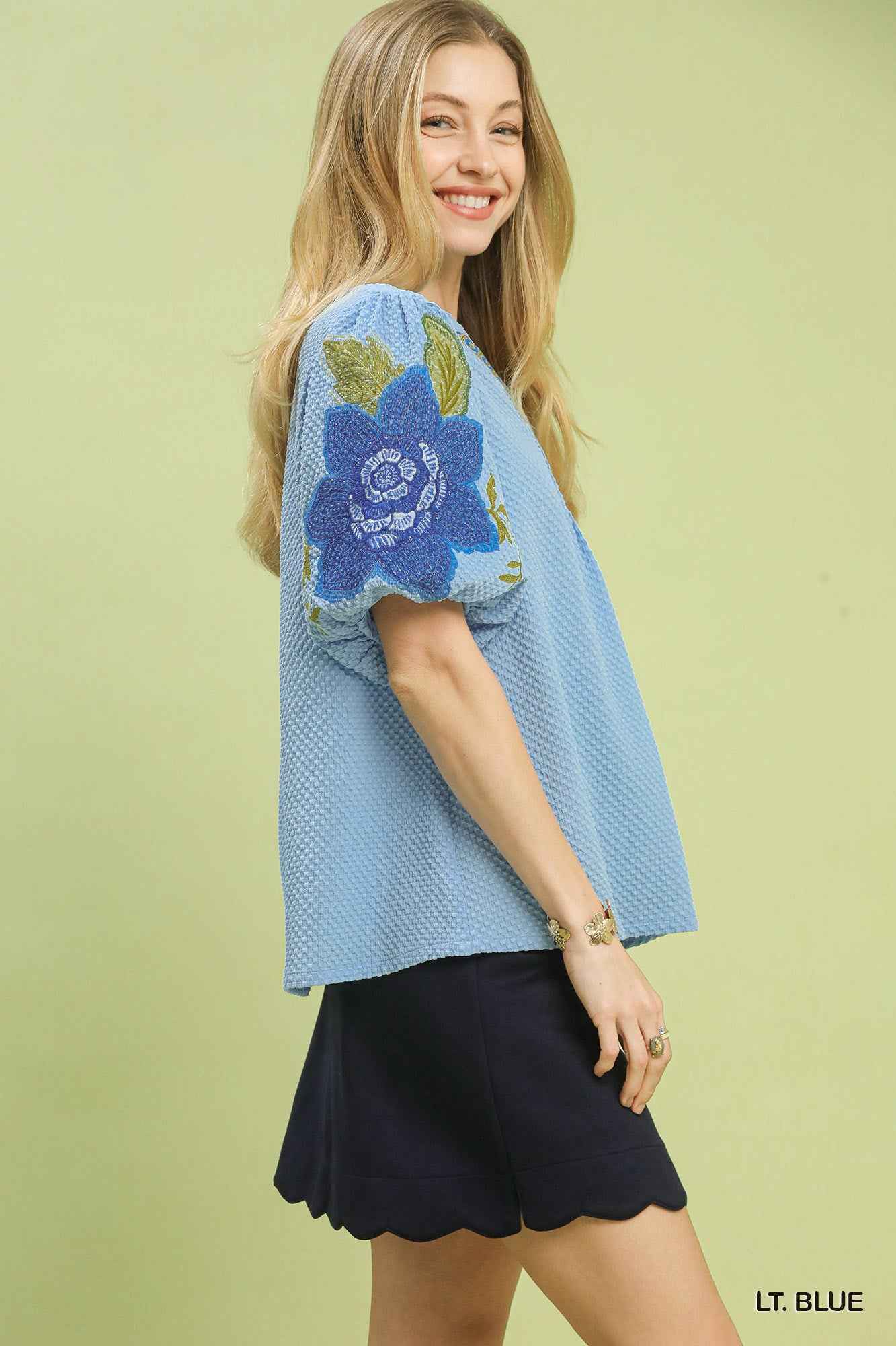 Umgee Textured Jacquard V-Neck Bubble Sleeve Top 690cd779-cd6e-4709-991c-be5945167751-Max