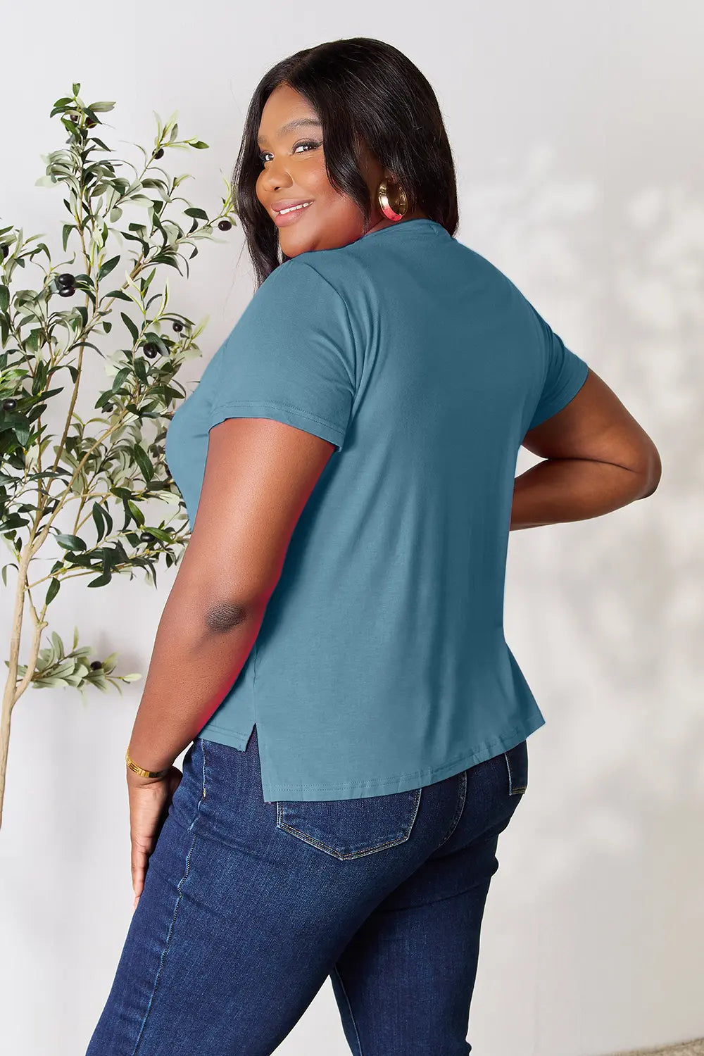 Basic Bae Full Size Round Neck Short Sleeve T-Shirt 69d946cbcf6d4a0184cd4978e5a070f4-Max