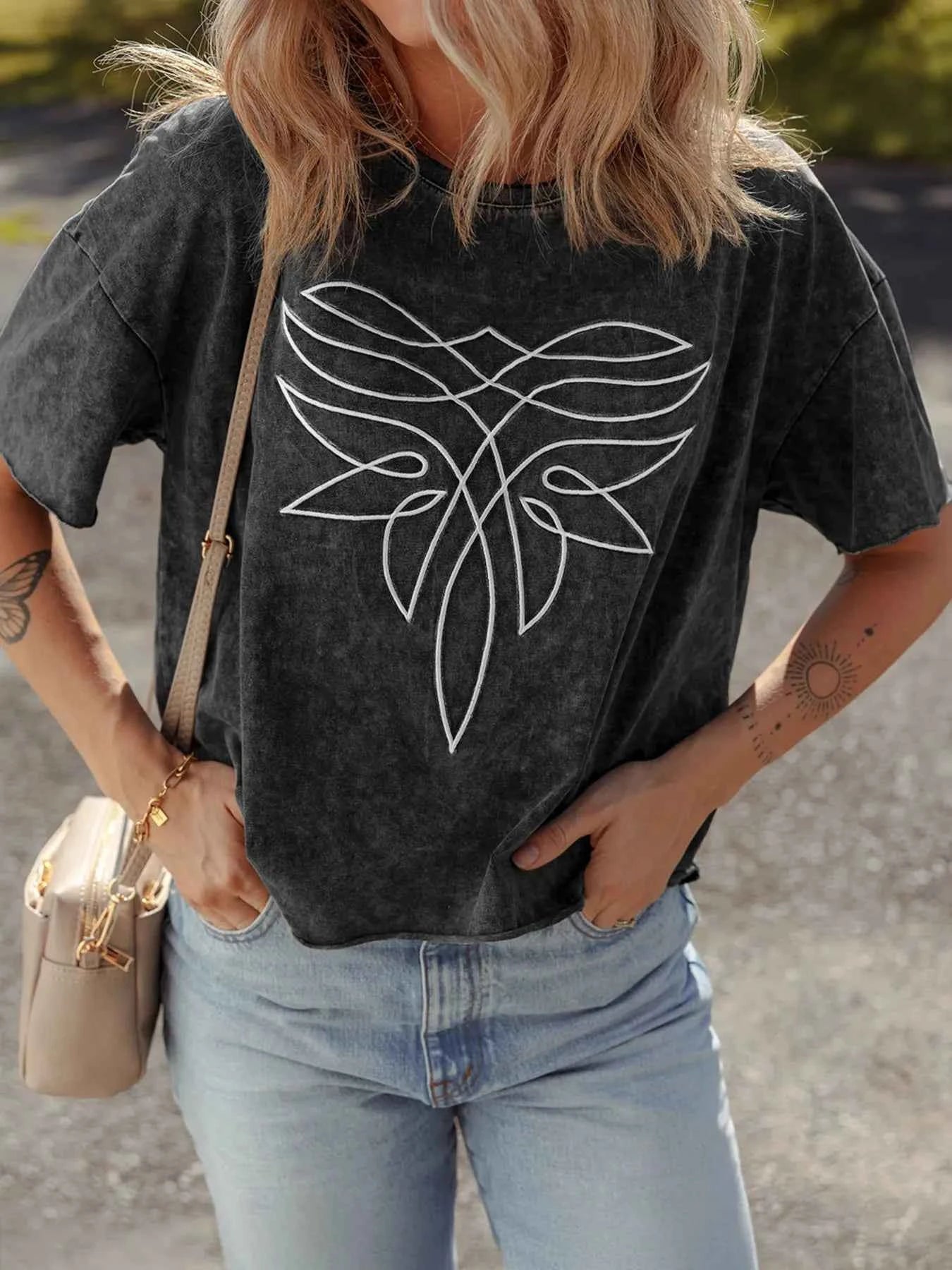 Floral Embroidered Mineral Wash Crew Neck T Shirt Black 6af7c48e722d4b73b29a22e51406b12b-Max-Origin