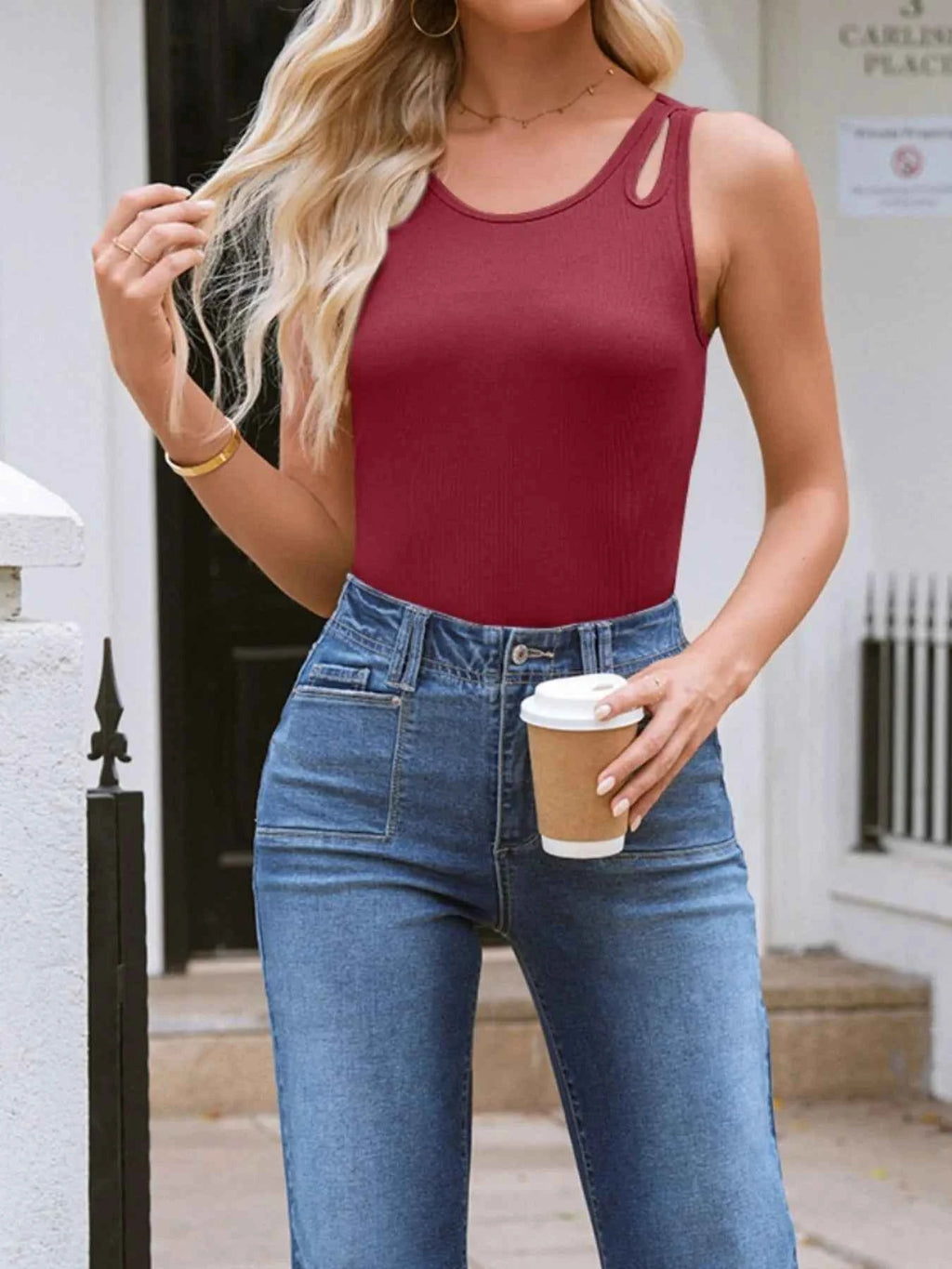 Cutout Round Neck Tank 6c2e40eb-3e3e-44ba-9b85-589c49d8fcc9-Max-Origin