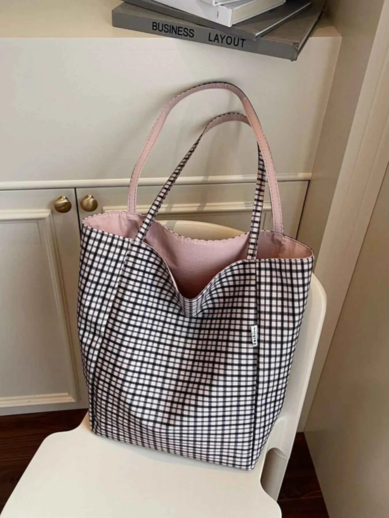 Plaid Pattern Tote Bag 6ce9bb62-b39d-4938-a6e0-578aeec6f6a3-Max-Origin