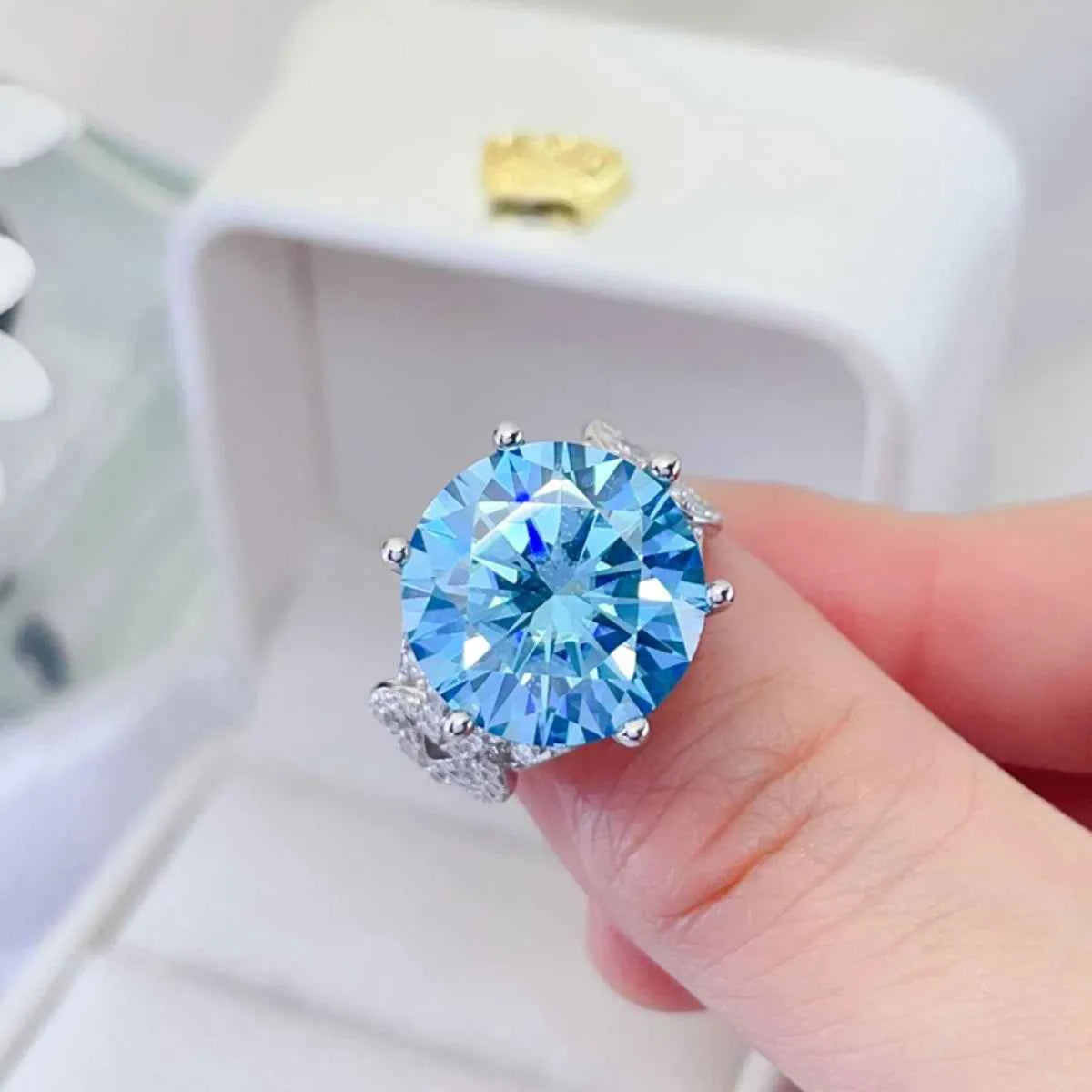 10 Carat Moissanite 925 Sterling Silver Ring 6d747f3b-fd44-4914-9c80-f8cd5636b744-Max-Origin